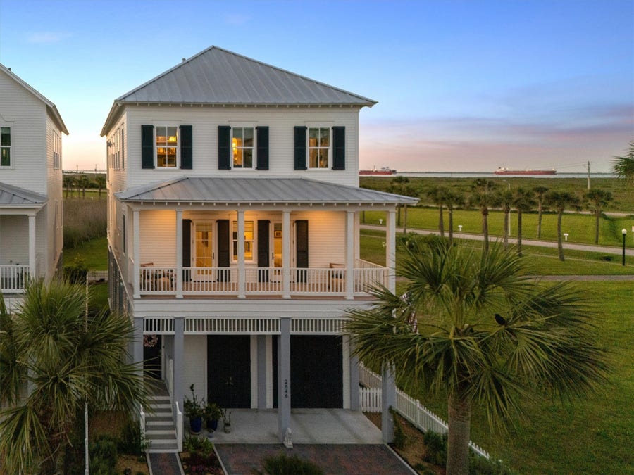 Property photo for 2646 E Seaside Drive, Galveston, TX