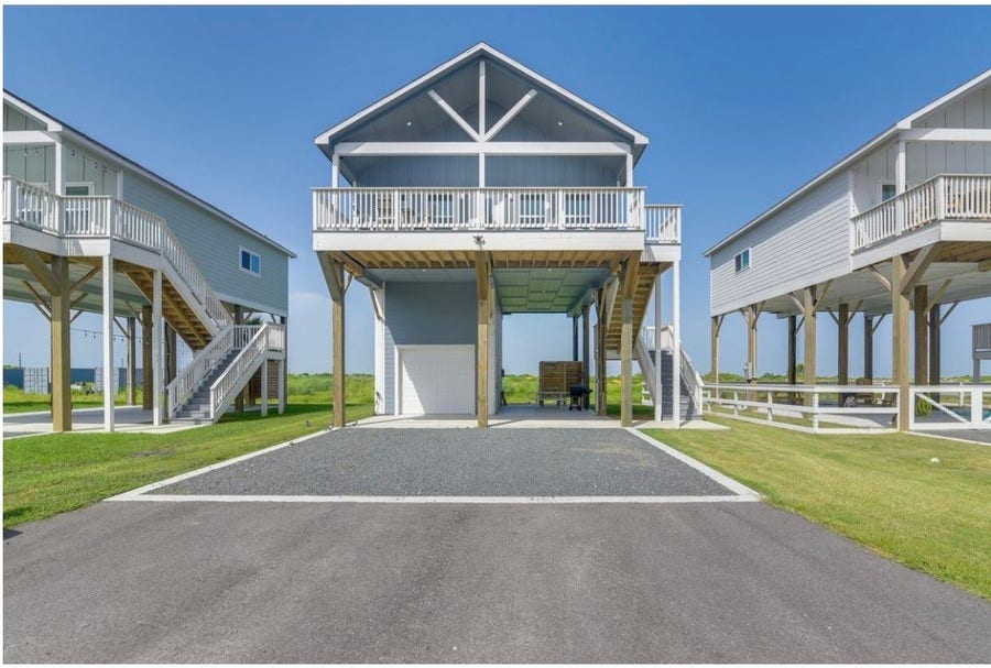 Property photo for 1049 Sunset Circle W, Crystal Beach, TX