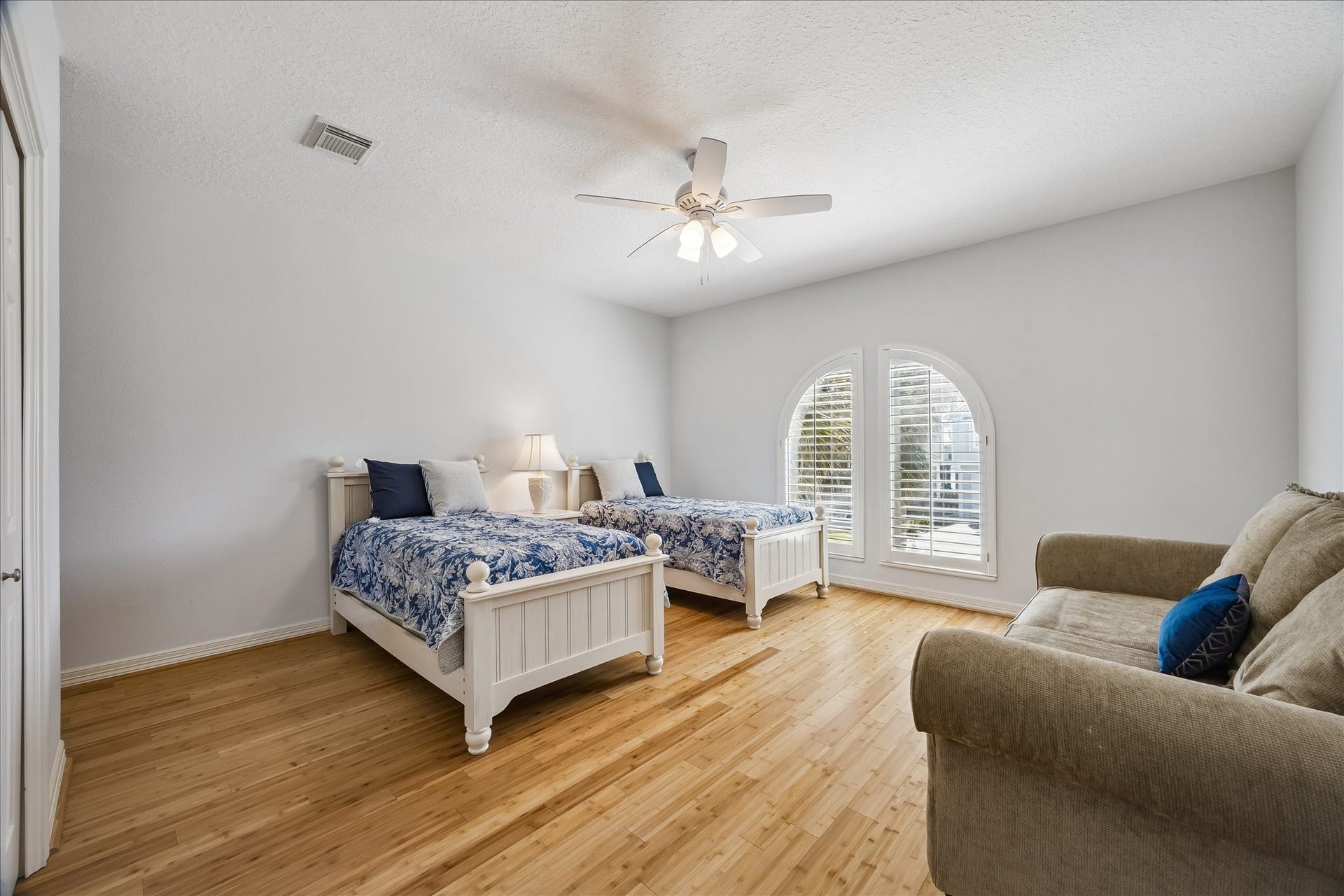 1554 Windsong Way, Tiki Island, TX 77554 1554 Windsong Way, Tiki Island, TX 77554