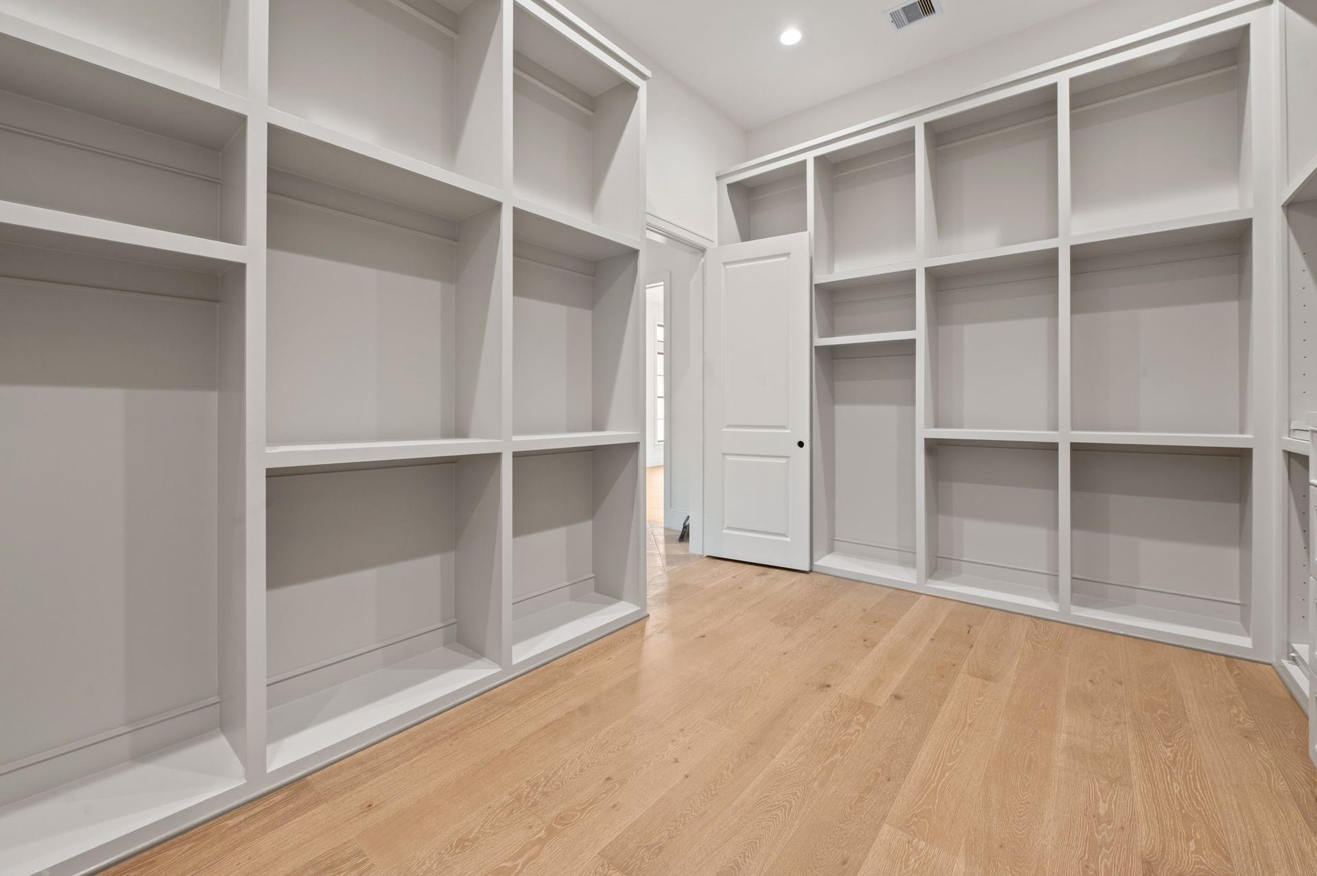 752 W 43rd Street, Houston, TX 77018 Primary Walk-in Closet