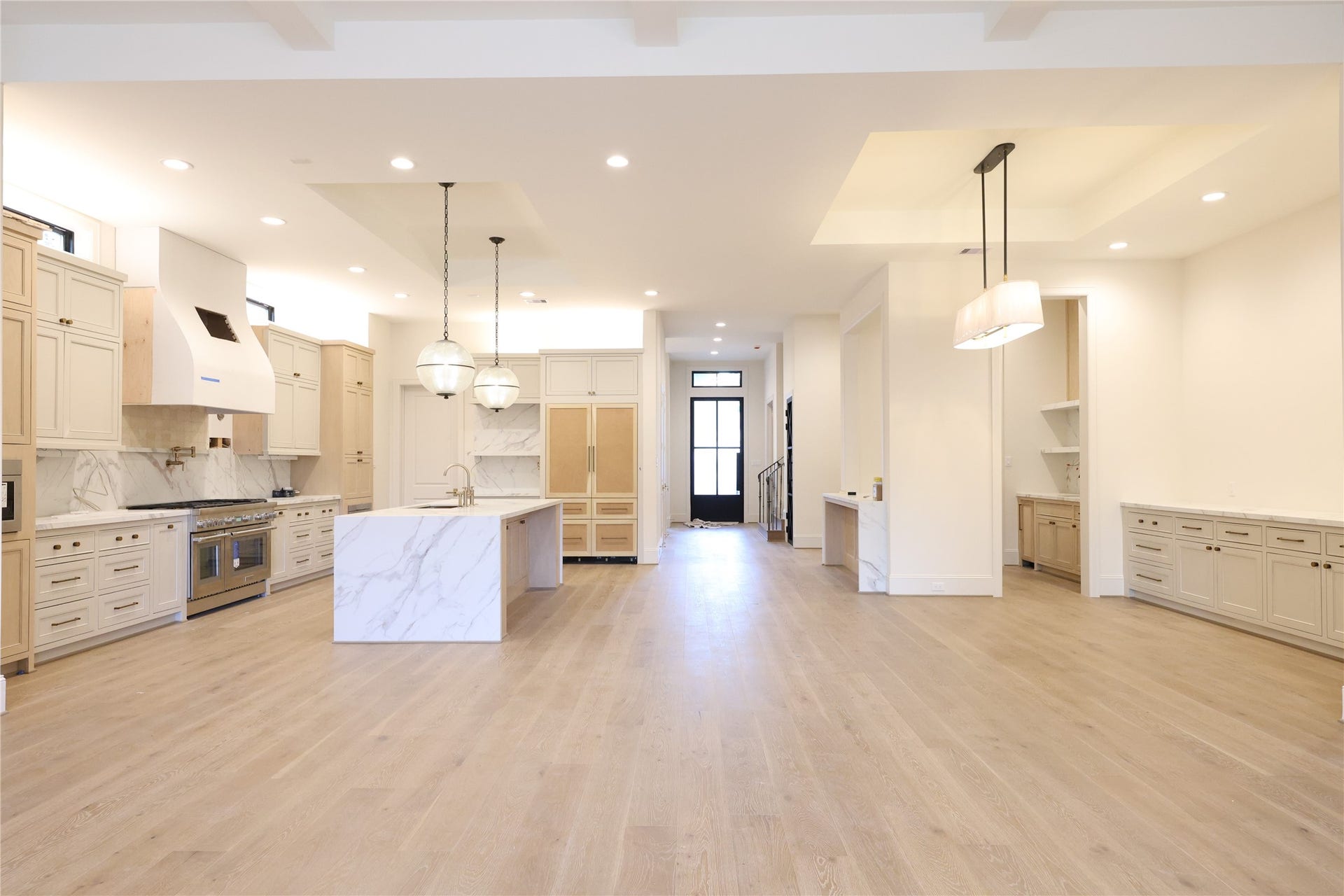 752 W 43rd Street, Houston, TX 77018 1st Floor Plan is open w/ over-sized spaces, perfect for entertaining.