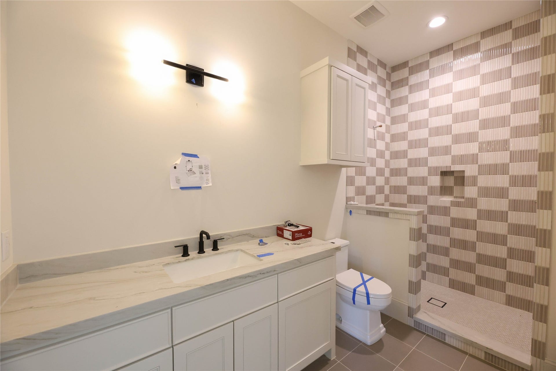 752 W 43rd Street, Houston, TX 77018 Secondary Bathroom