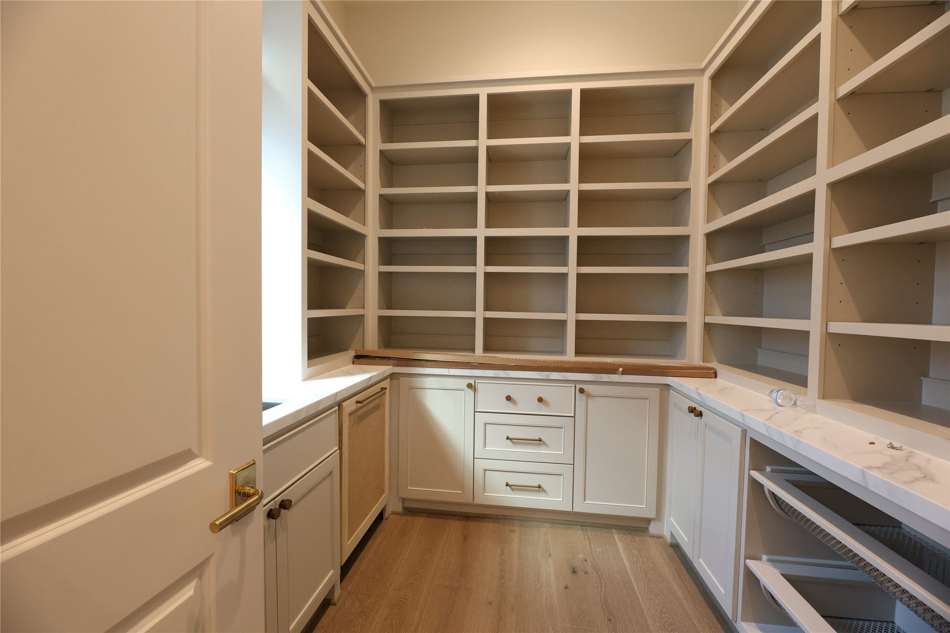 752 W 43rd Street, Houston, TX 77018 Scullery features custom-built cabinetry, 2nd dishwasher, sink & dry wine storage.
