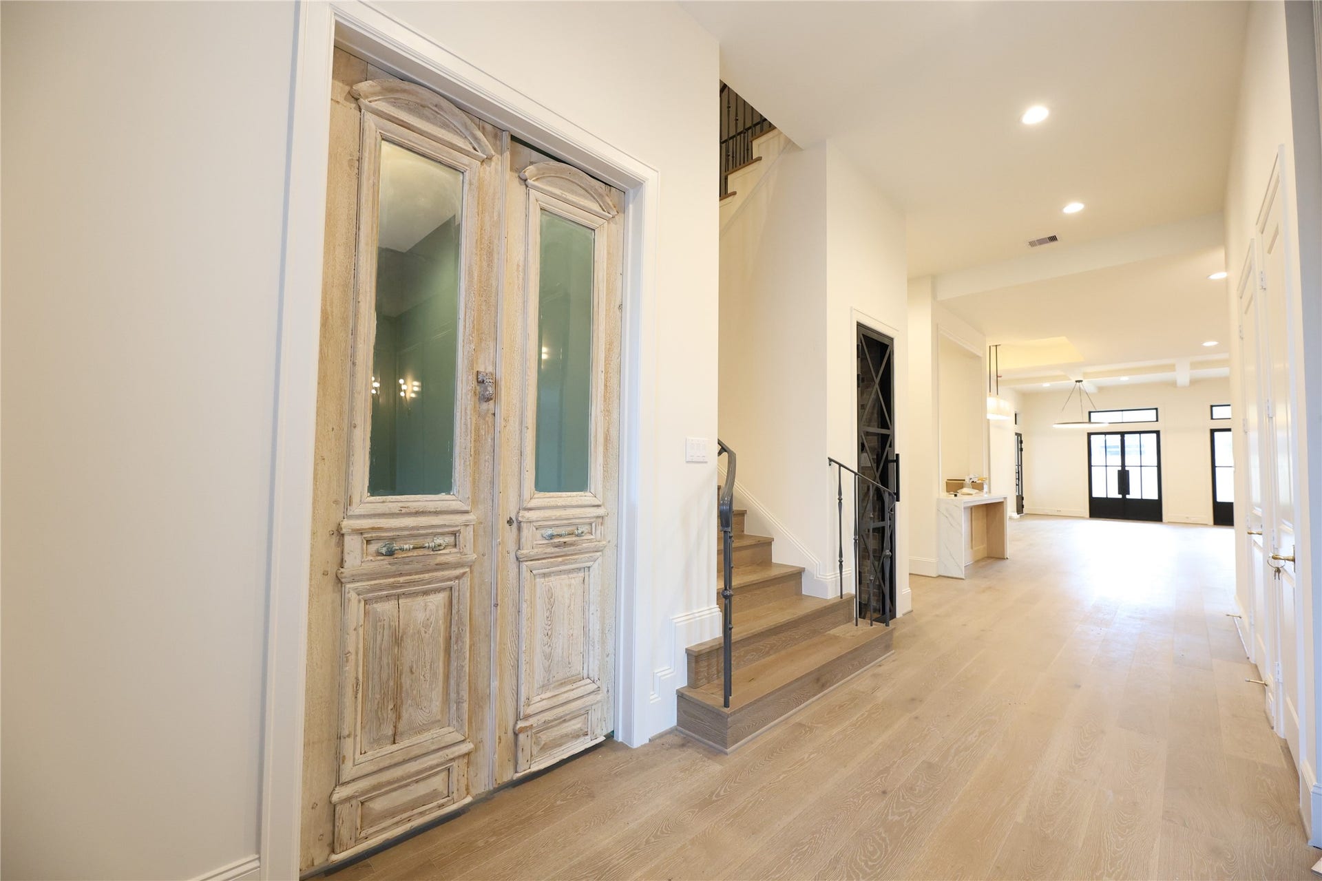 752 W 43rd Street, Houston, TX 77018 Reclaimed double doors lead to the 1st Floor Study