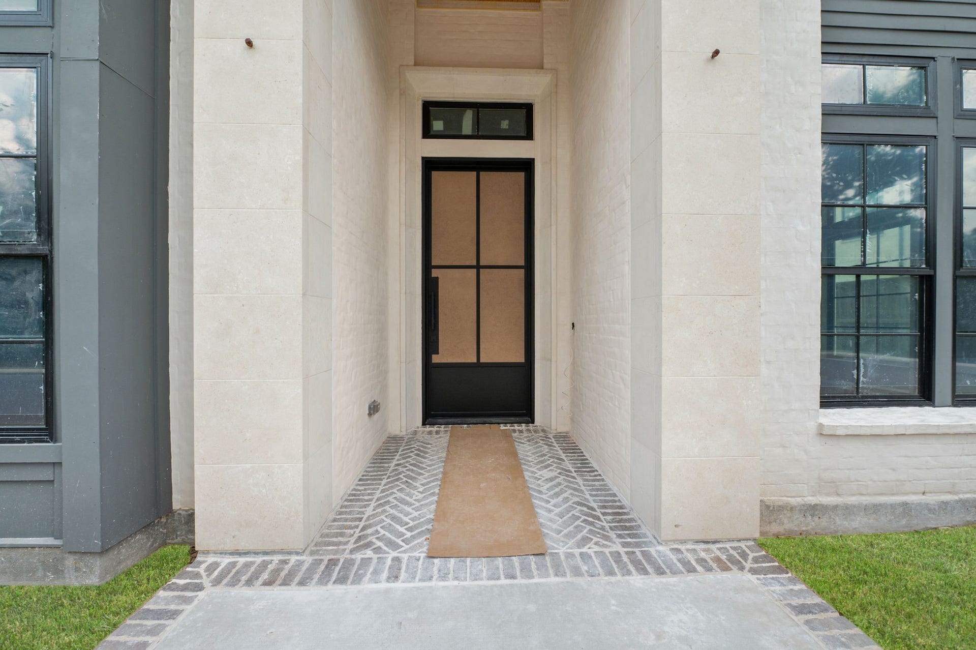 752 W 43rd Street, Houston, TX 77018 Cast Stone & Brick front entry.