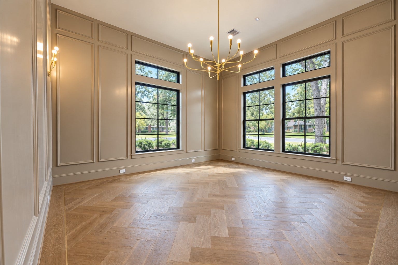 752 W 43rd Street, Houston, TX 77018 Formal Dining Room is spacious for large furniture. Designed selected Chandelier & engineered wood floors will be installed. Large windows w/ transoms allow natural light to flow through. *Photo taken 9/11/26