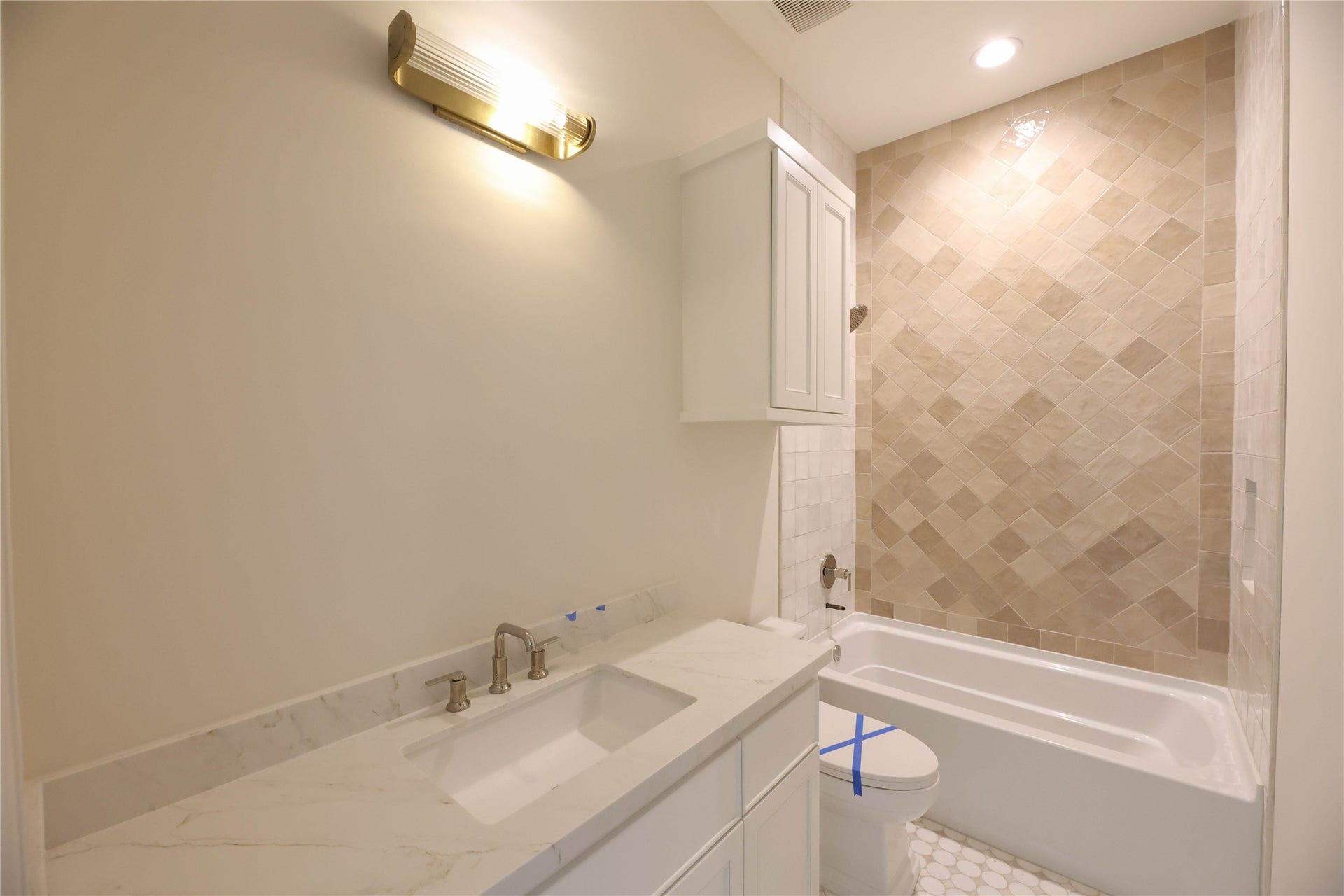 752 W 43rd Street, Houston, TX 77018 Secondary Bathroom