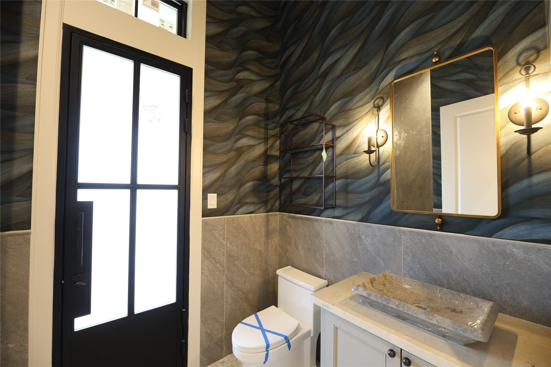752 W 43rd Street, Houston, TX 77018 Powder Room has an interior & exterior entrance