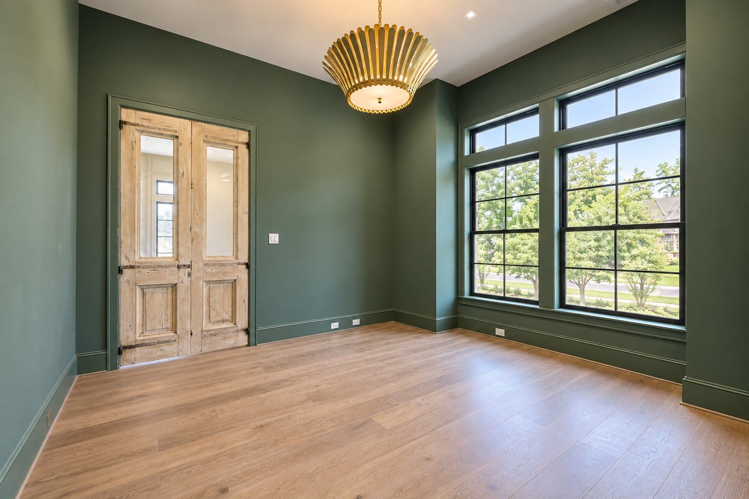 752 W 43rd Street, Houston, TX 77018 1st Floor Study features reclaimed wooden doors, wood floors & a rich green paint w/ en-suite bathroom & closet.