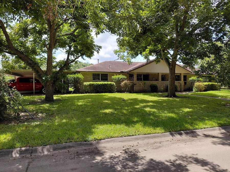 Property photo for 736 Northridge Street, Angleton, TX