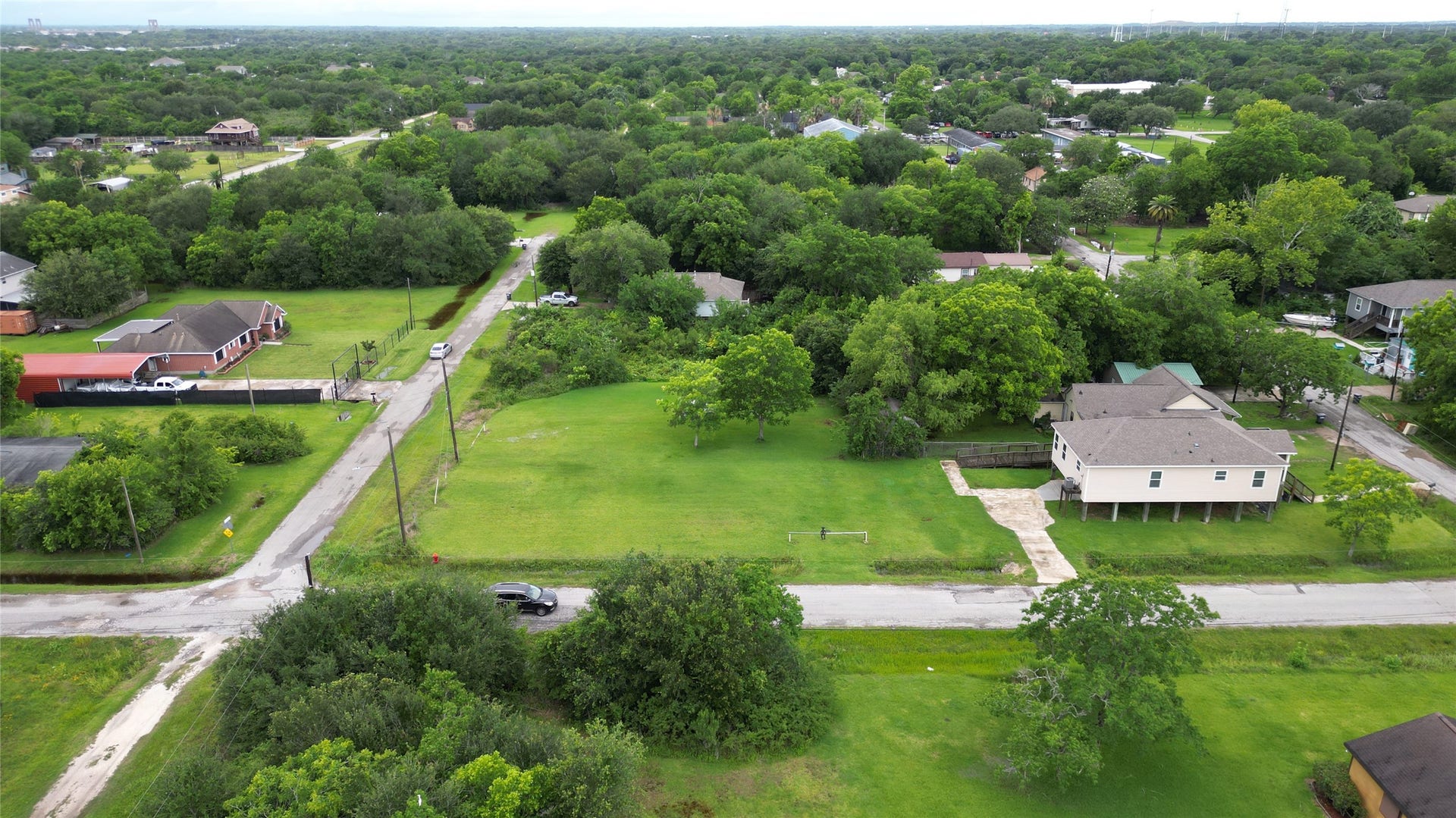 6713 Lewis Rd, Hitchcock, TX 77563 6713 Lewis Rd, Hitchcock, TX 77563