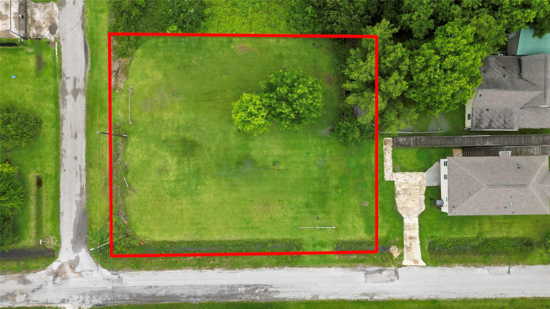 6713 Lewis Rd, Hitchcock, TX 77563 Spacious Corner Lot