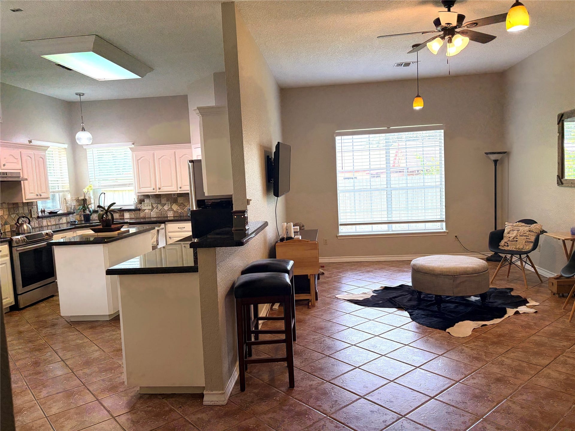 3230 W Meadow Lane, Dickinson, TX 77539 3230 W Meadow Lane, Dickinson, TX 77539