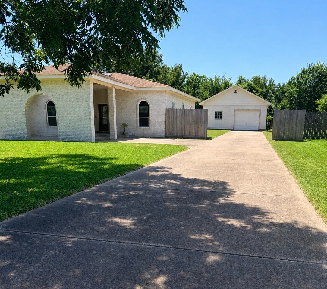 3230 W Meadow Lane, Dickinson, TX 77539 3230 W Meadow Lane, Dickinson, TX 77539