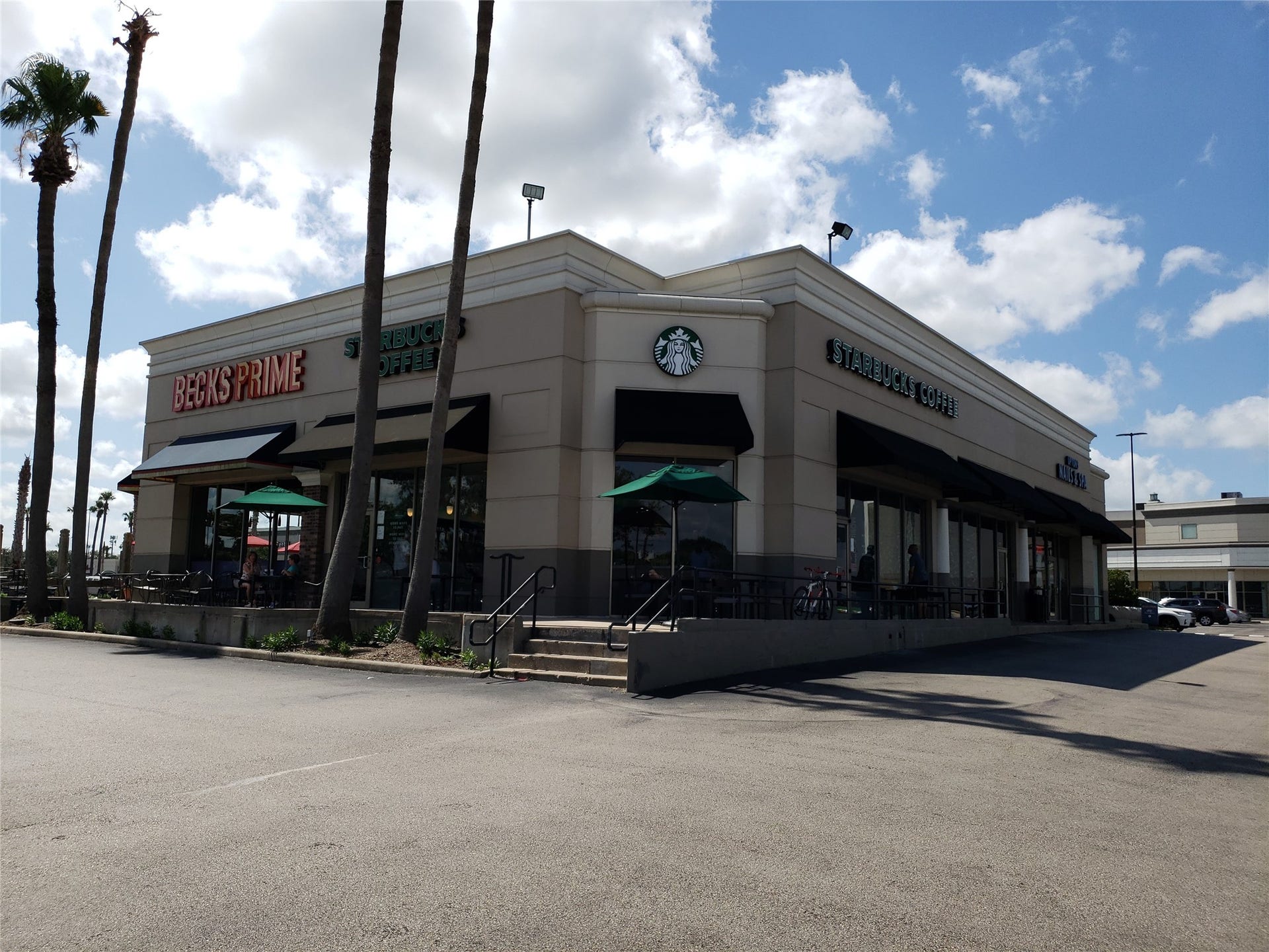 Beck Prime, Starbucks, Target, Dicks Sporting Goods, Nordstrom Rack, Los Tios and Escalantes are just a few of the resturants and stores that can be found at Meyerland Plaza.