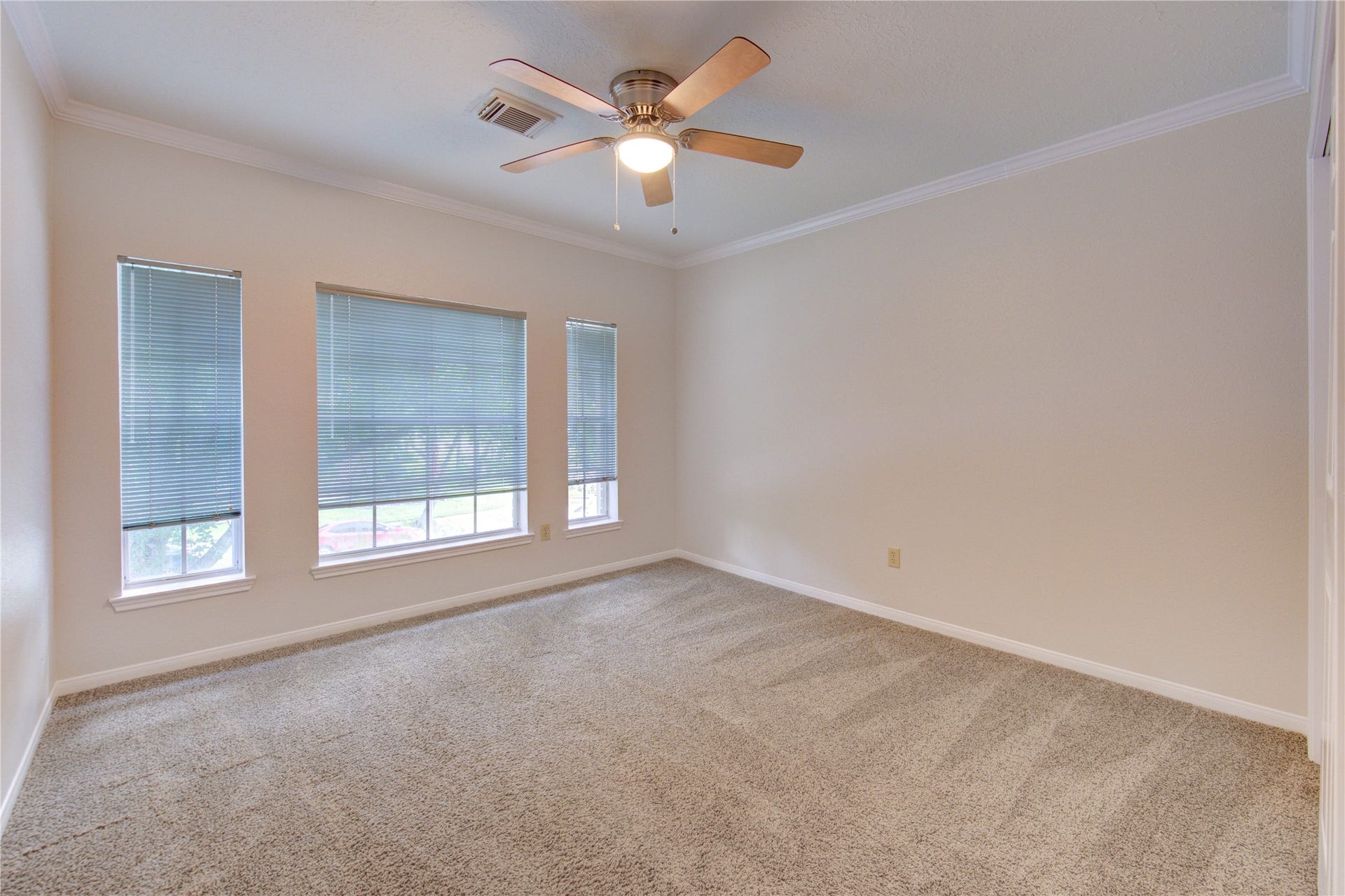 1016 Applewood Drive, Friendswood, TX 77546 Secondary Bedroom