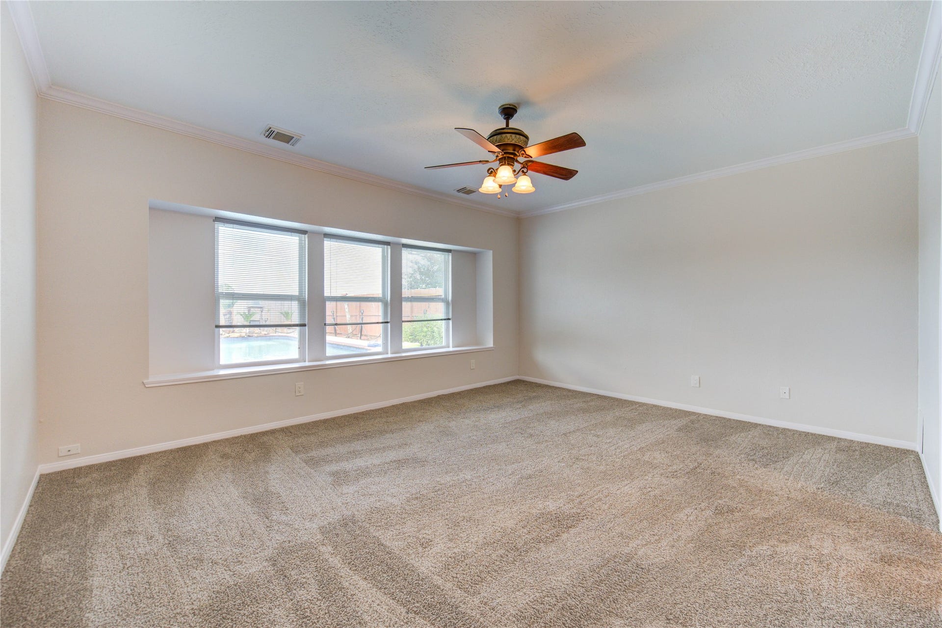 1016 Applewood Drive, Friendswood, TX 77546 Primary Bedroom