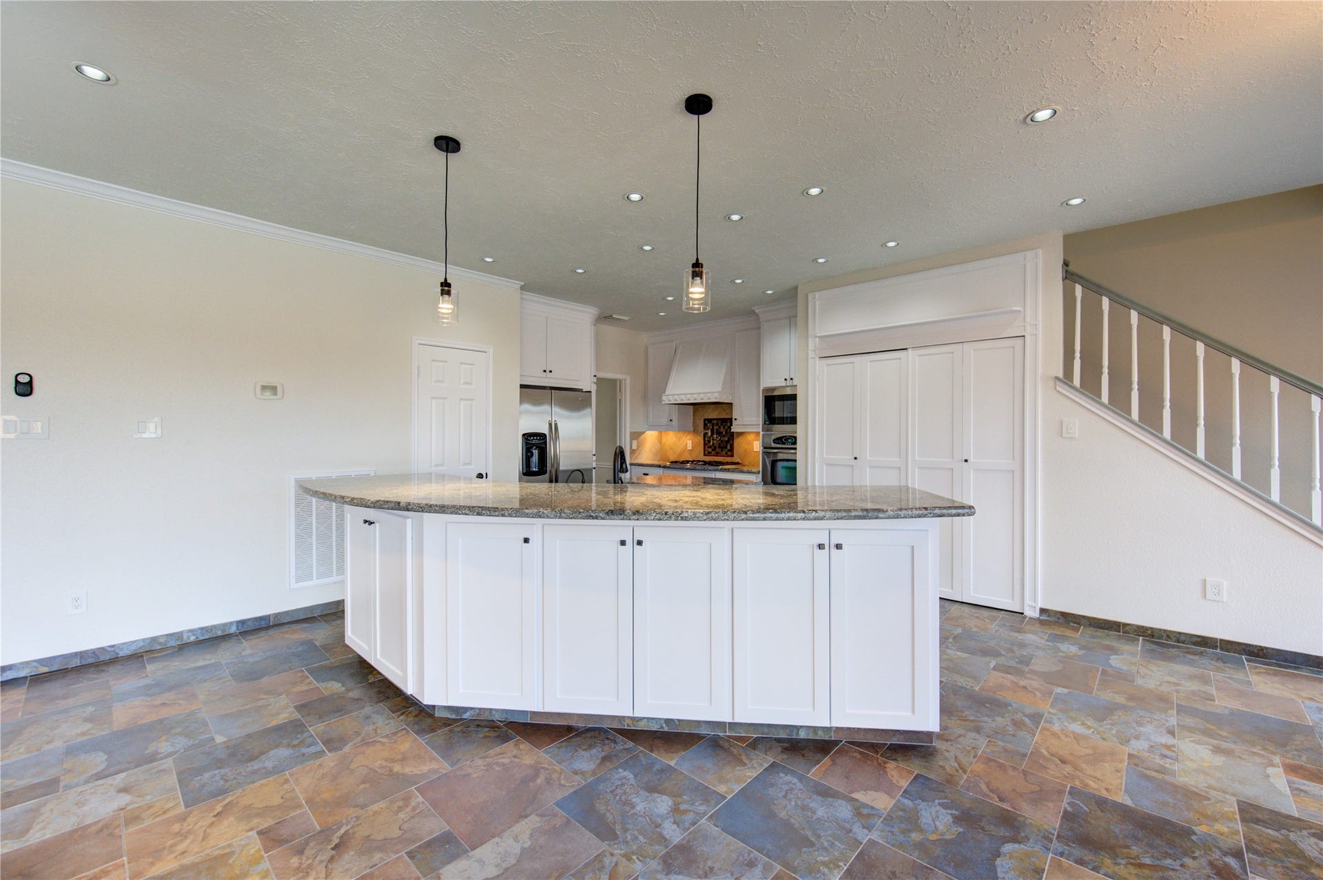 1016 Applewood Drive, Friendswood, TX 77546 Center island into this gourmet kitchen retreat