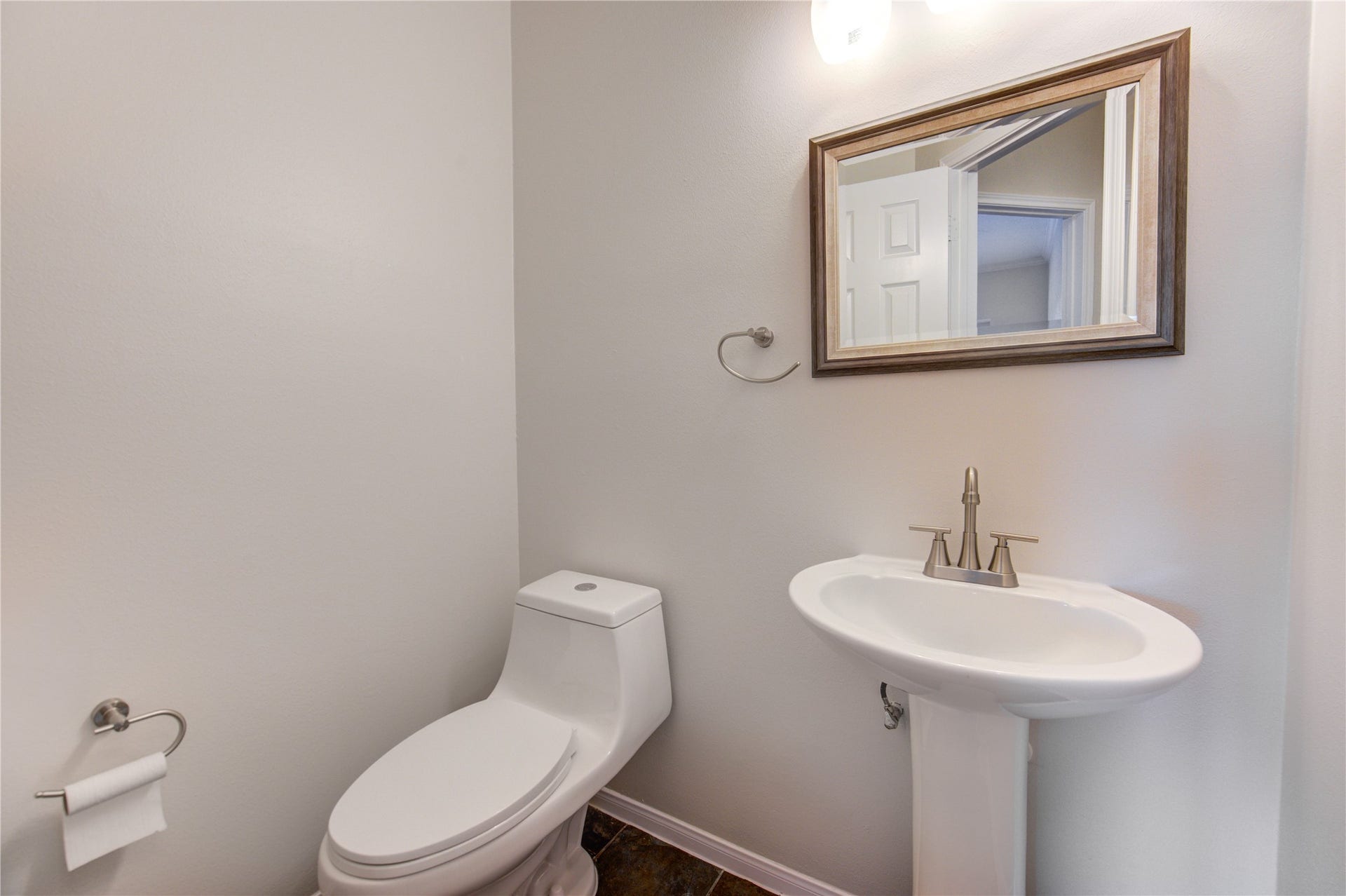 1016 Applewood Drive, Friendswood, TX 77546 Half Bath Downstairs