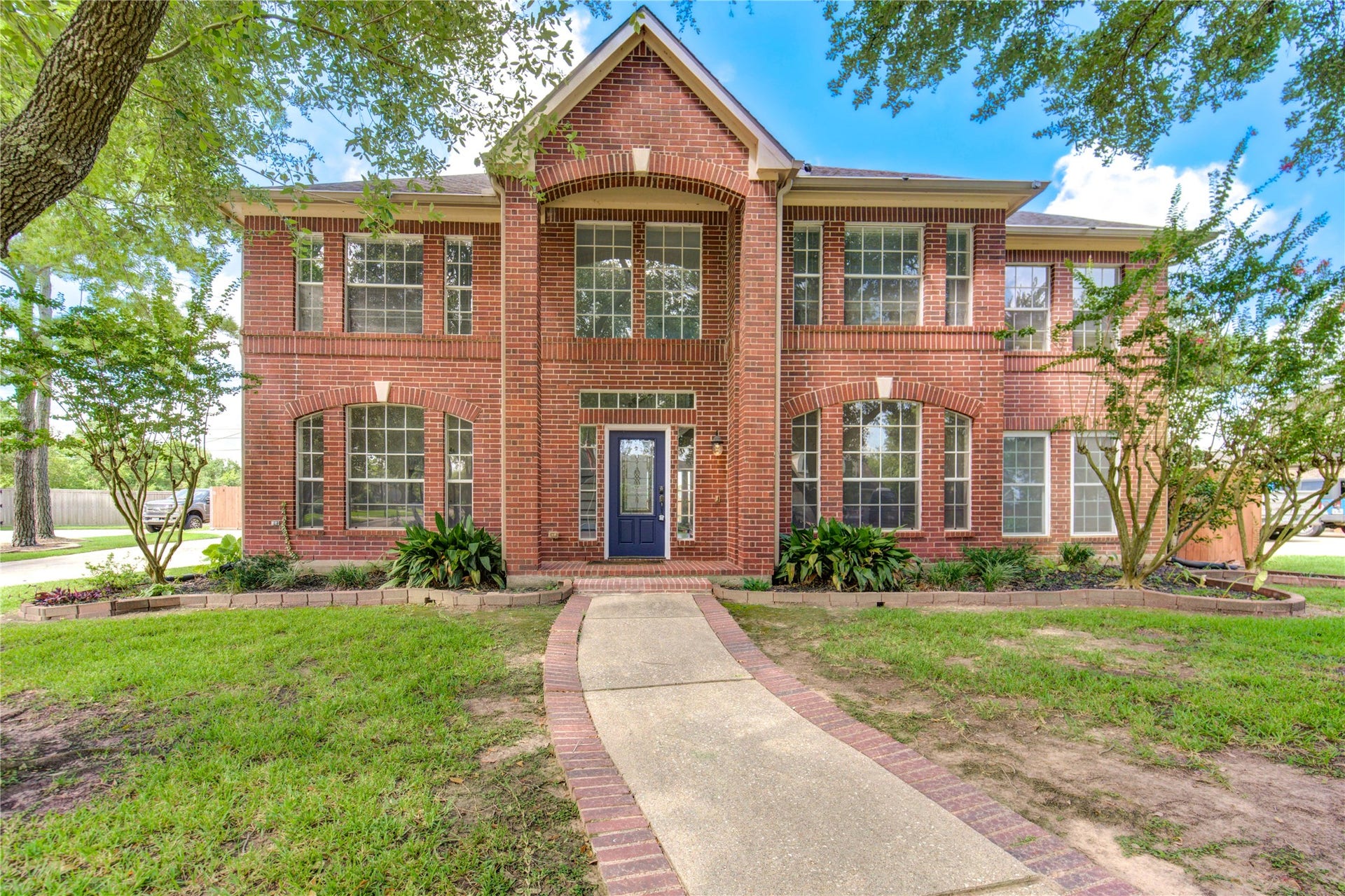 1016 Applewood Drive, Friendswood, TX 77546 Welcome to this newly remodeled home at 1016 Applewood Ln in Friendswood in the Wilderness Trails subdivision