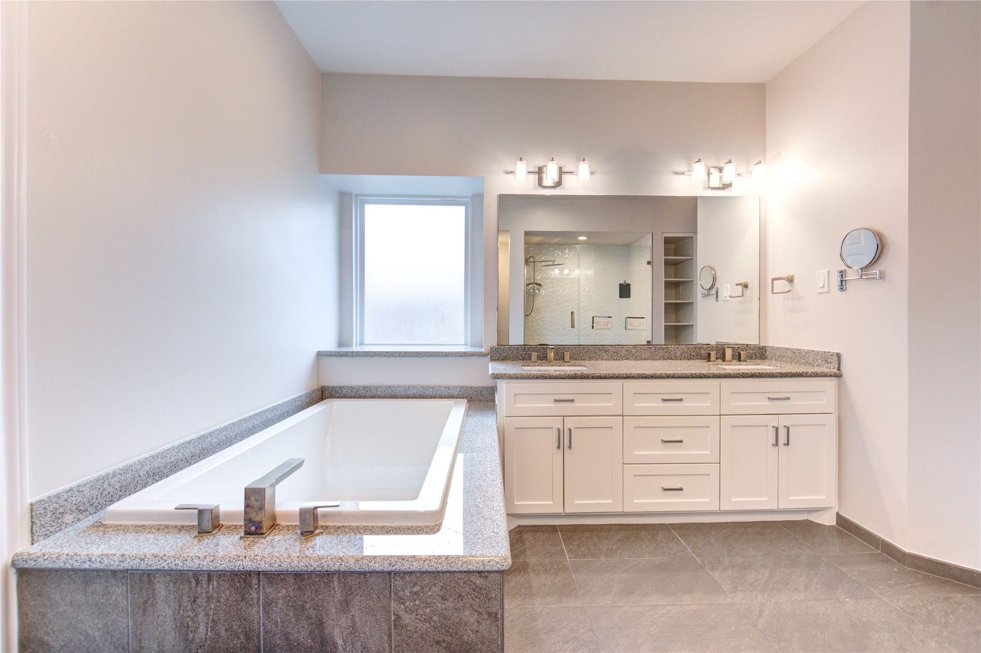1016 Applewood Drive, Friendswood, TX 77546 Soaking Tub with double sinks