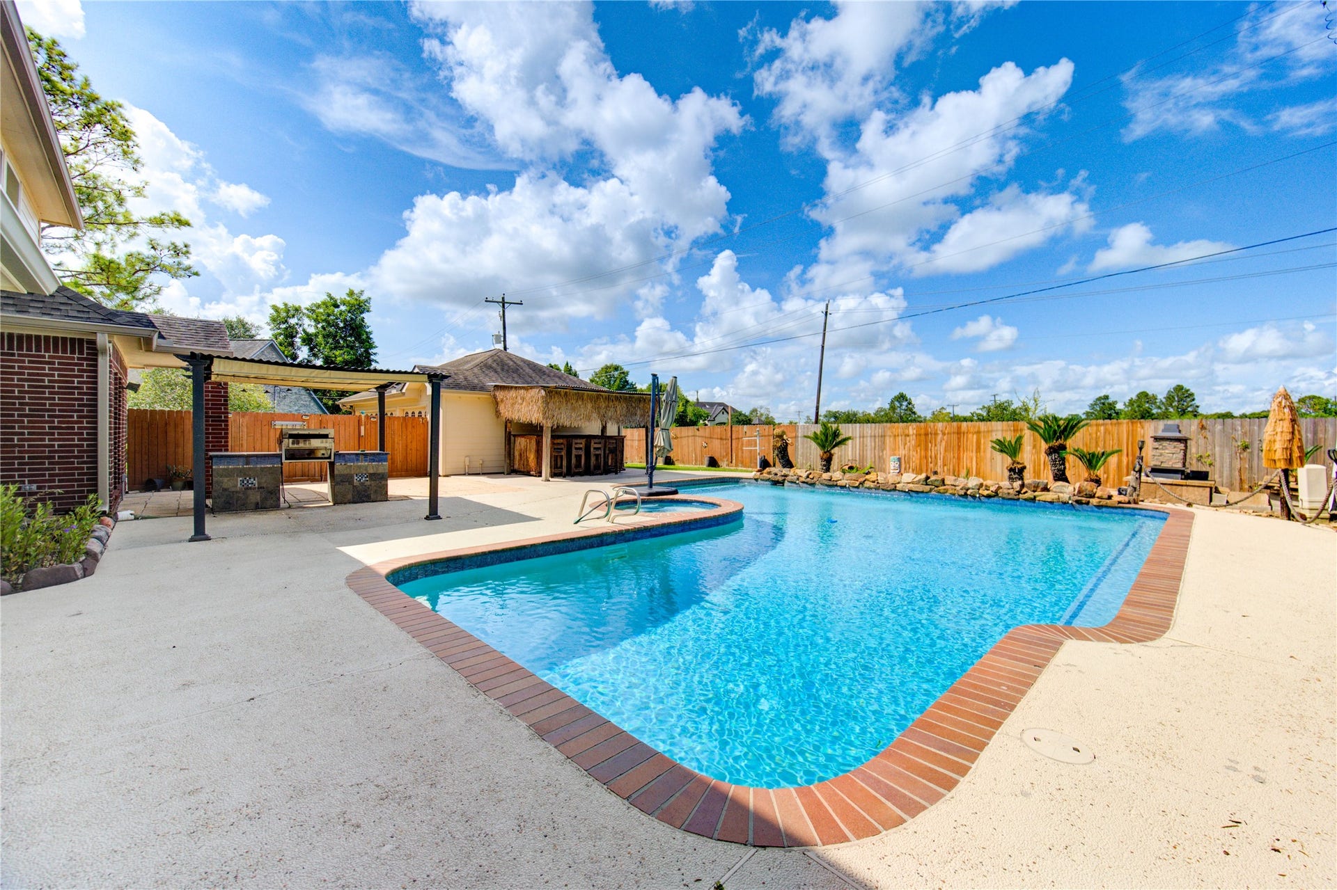 1016 Applewood Drive, Friendswood, TX 77546 1016 Applewood Drive, Friendswood, TX 77546
