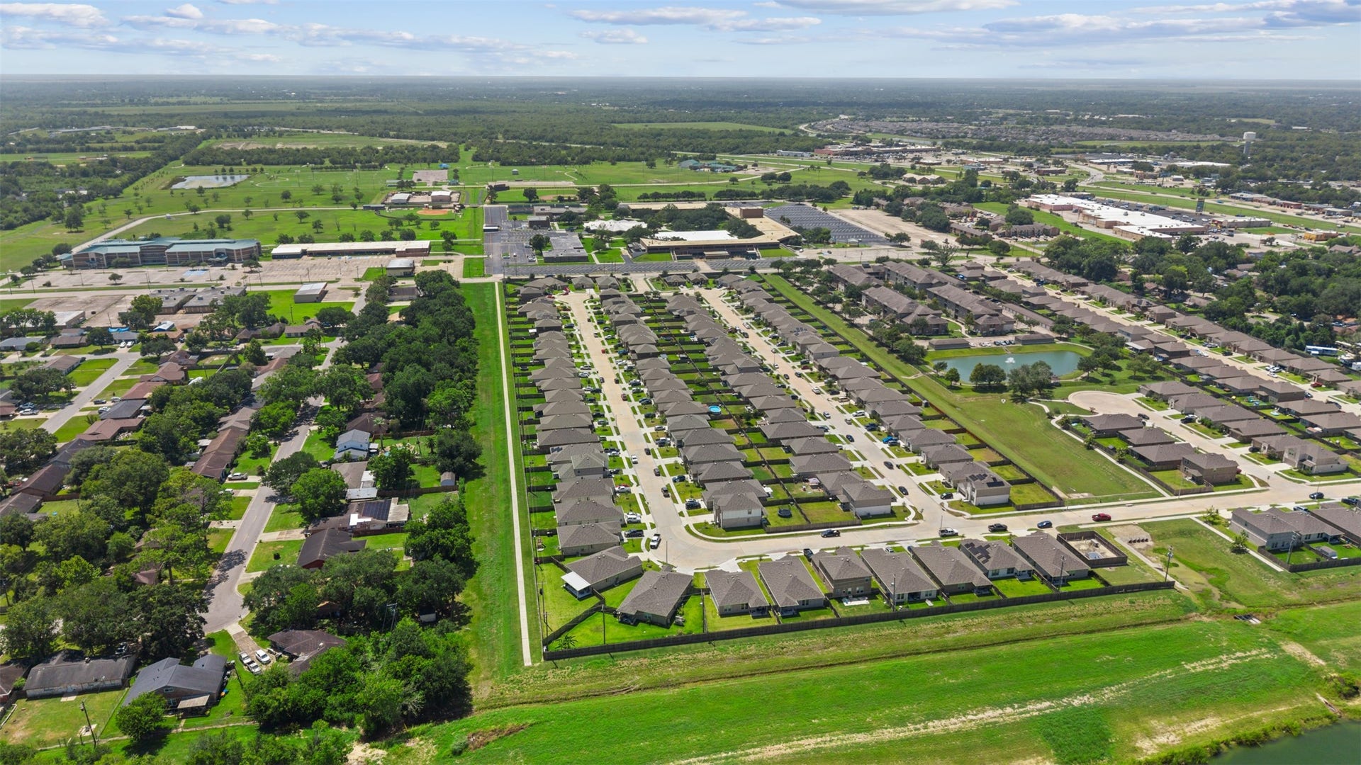 338 Paso Fino Drive, Alvin, TX 77511 338 Paso Fino Drive, Alvin, TX 77511