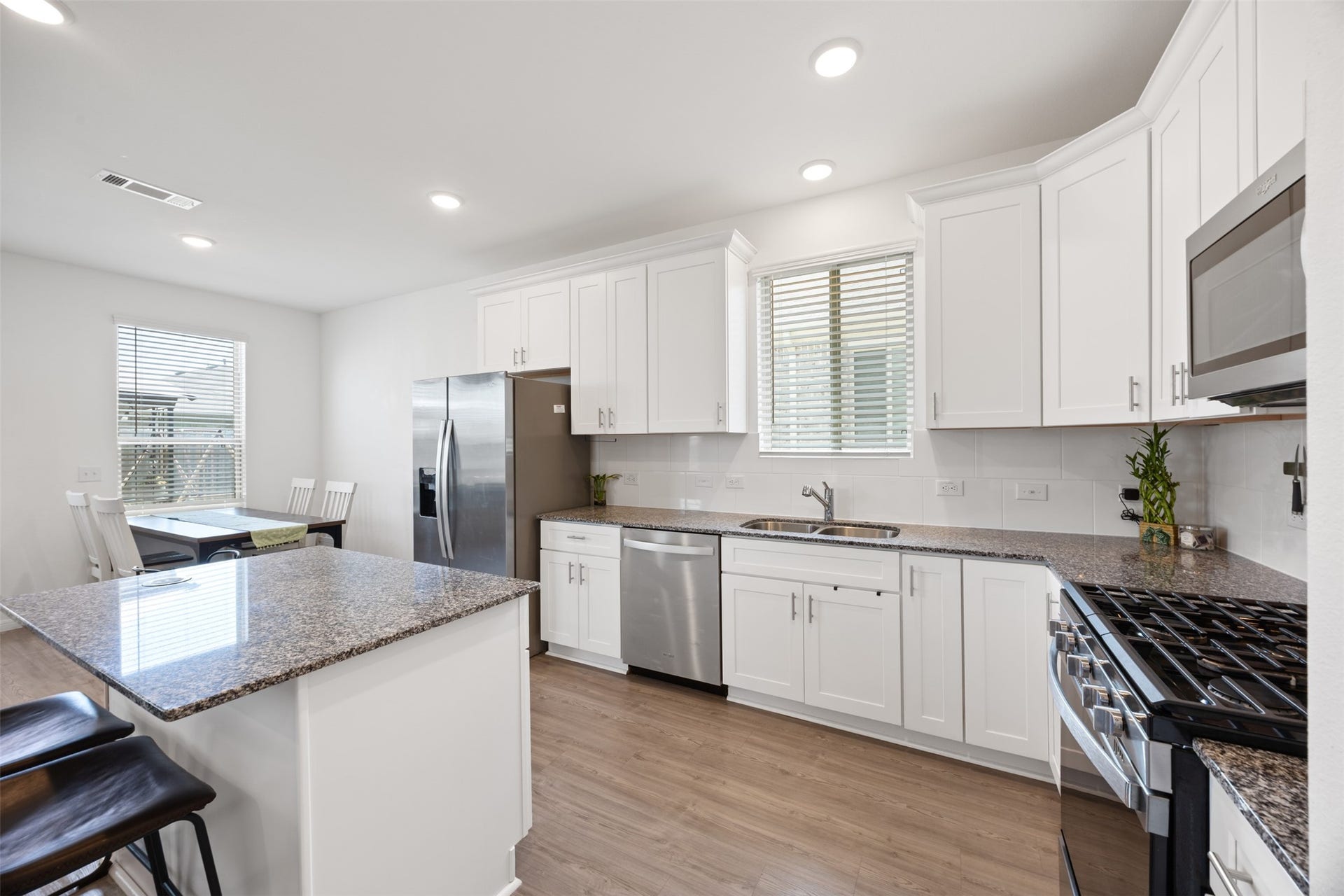 338 Paso Fino Drive, Alvin, TX 77511 338 Paso Fino Drive, Alvin, TX 77511