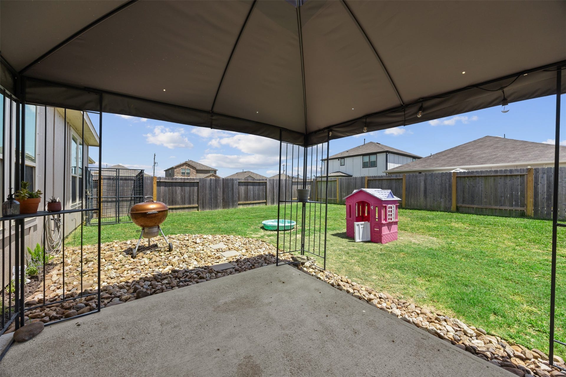 338 Paso Fino Drive, Alvin, TX 77511 338 Paso Fino Drive, Alvin, TX 77511