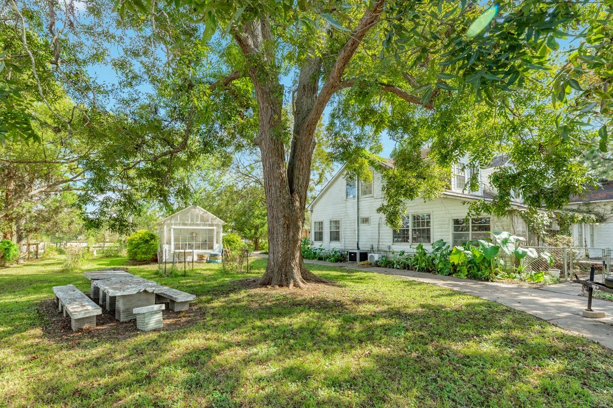 206 S 15th Street, West Columbia, TX 77486 206 S 15th Street, West Columbia, TX 77486