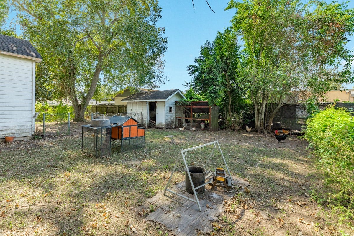 206 S 15th Street, West Columbia, TX 77486 206 S 15th Street, West Columbia, TX 77486