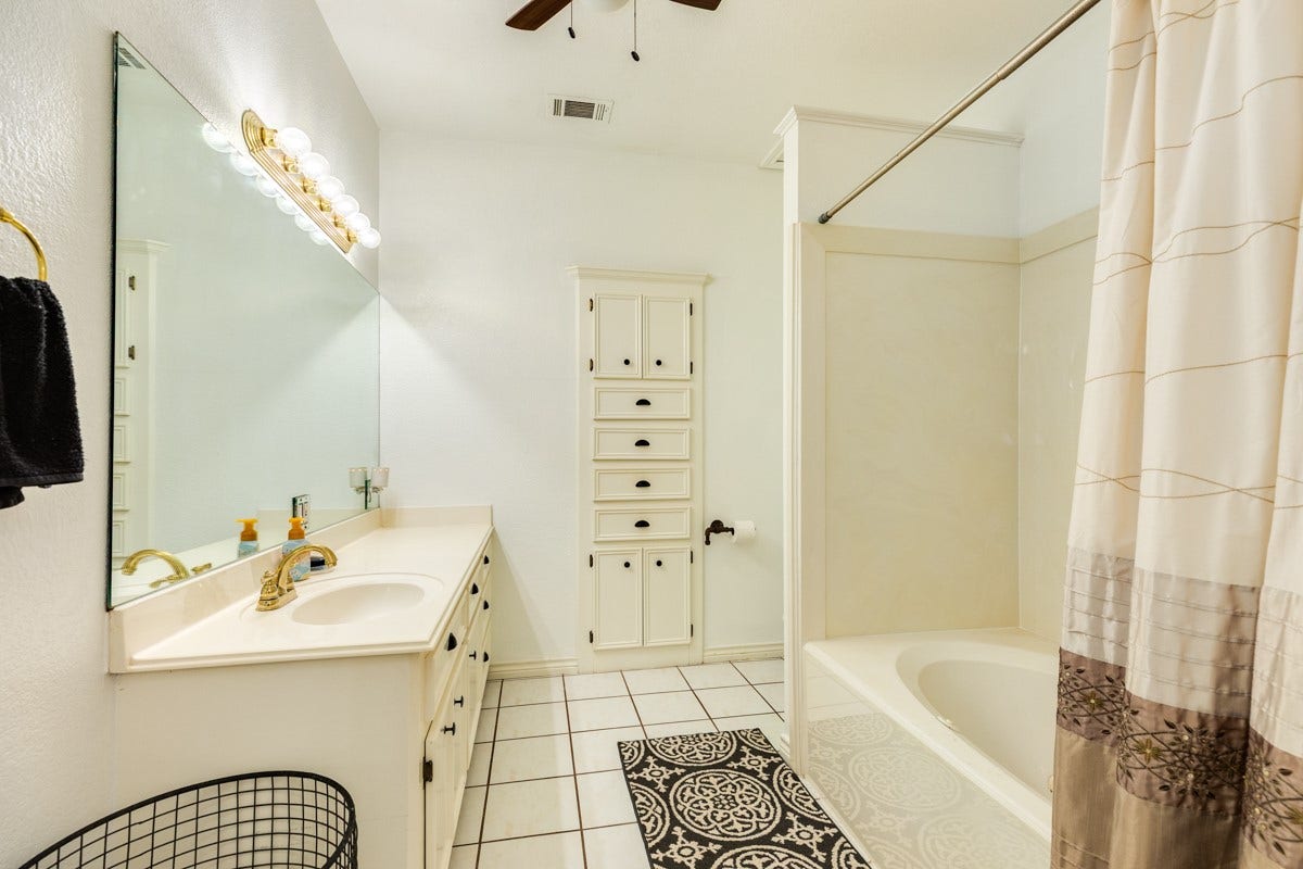 206 S 15th Street, West Columbia, TX 77486 206 S 15th Street, West Columbia, TX 77486