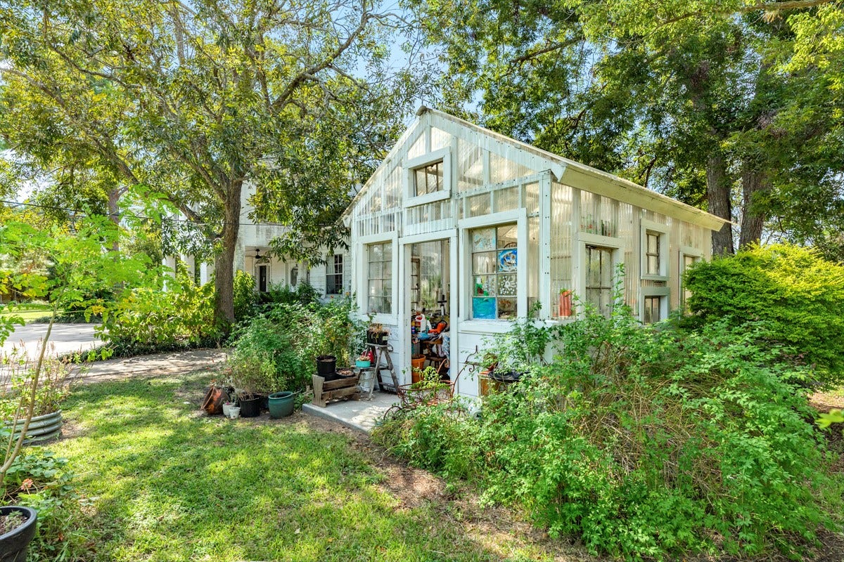 206 S 15th Street, West Columbia, TX 77486 206 S 15th Street, West Columbia, TX 77486