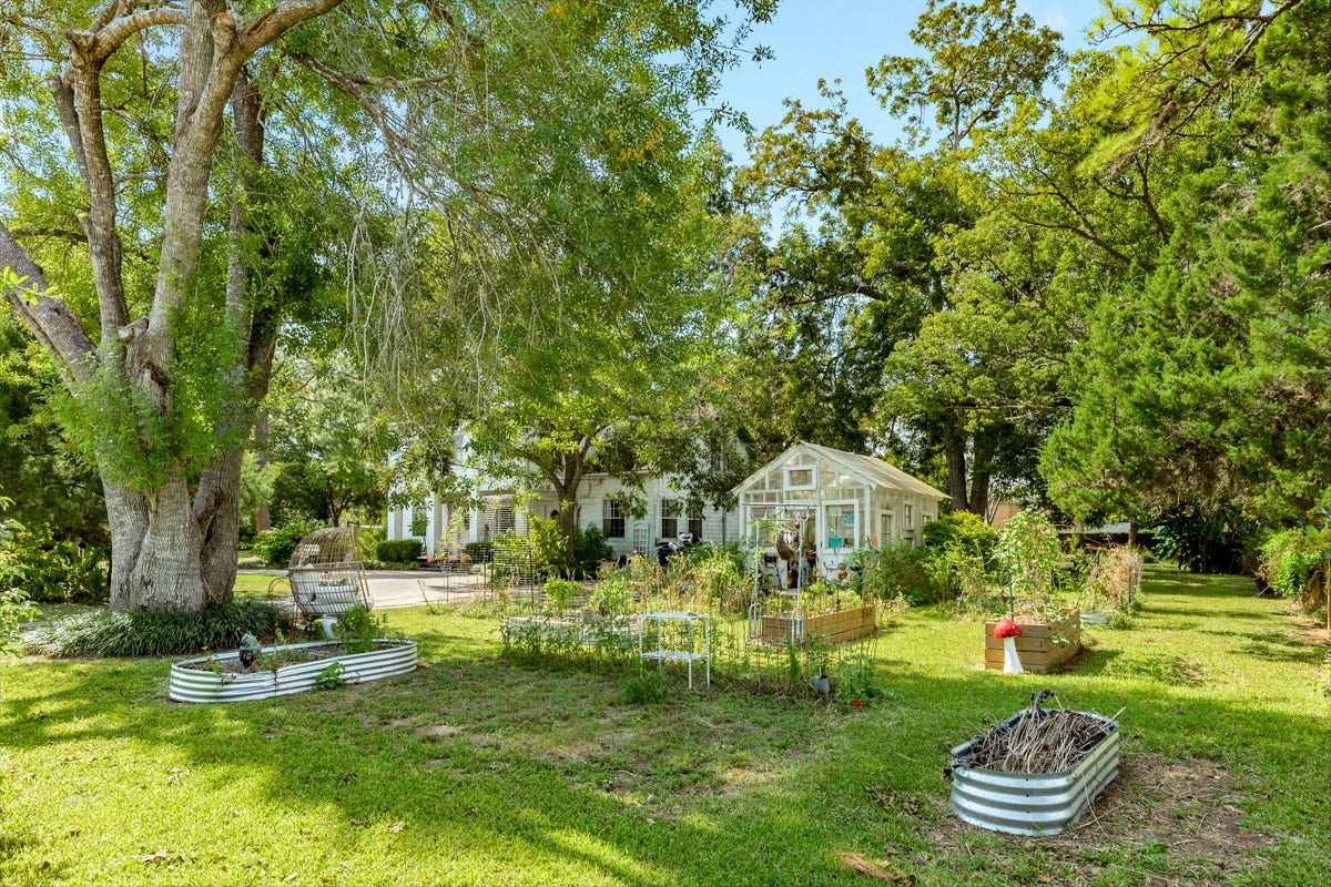 206 S 15th Street, West Columbia, TX 77486 206 S 15th Street, West Columbia, TX 77486