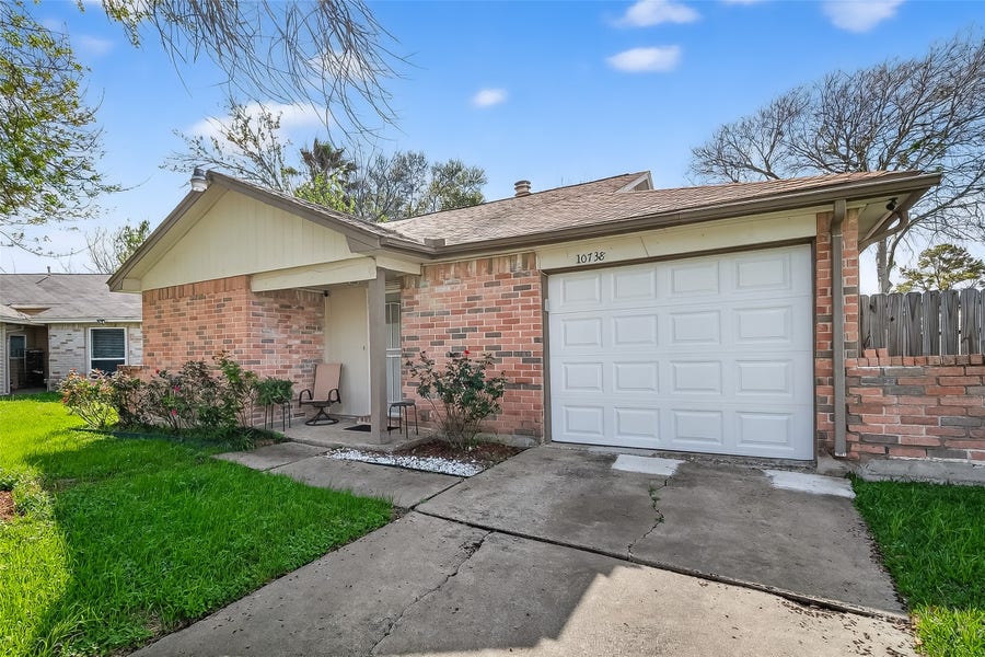 Property photo for 10738 Highland Woods Drive, Sugar Land, TX