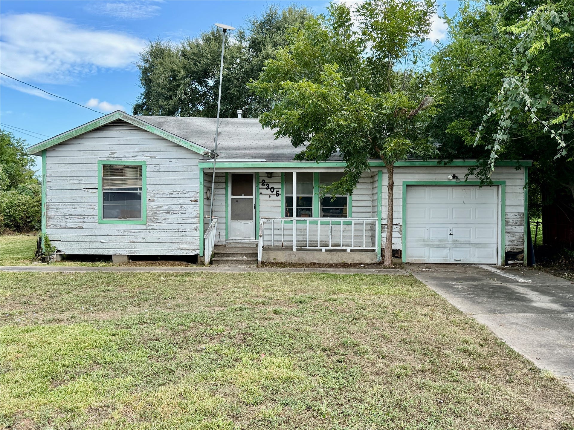 2305 Main Street, La Marque, TX 77568 2305 Main Street, La Marque, TX 77568