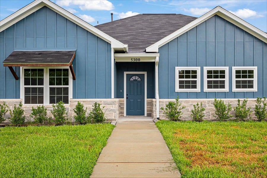 Property photo for 5300 Hemlock Drive, Baytown, TX