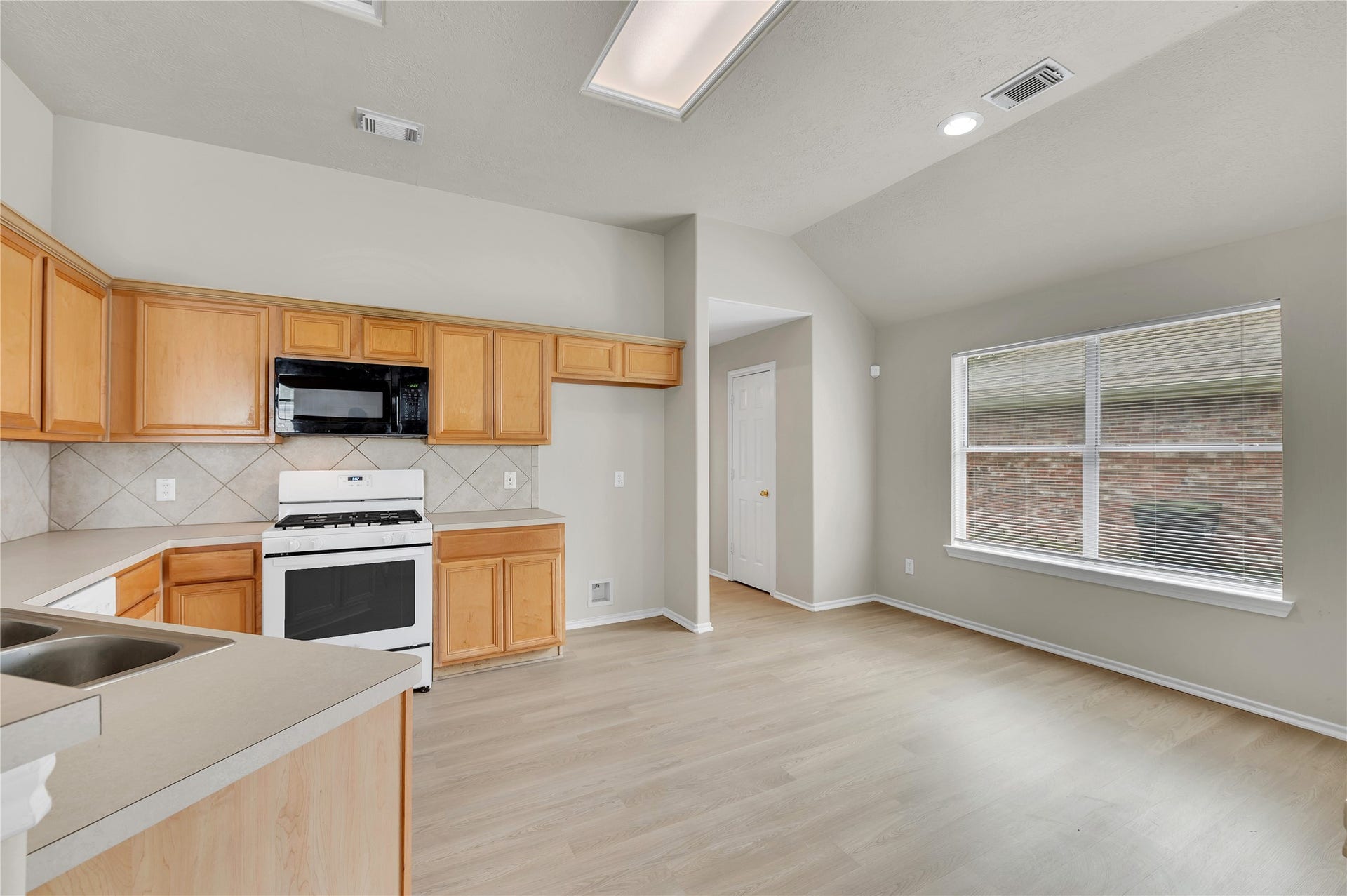 5010 Blanco Drive, Pearland, TX 77584 5010 Blanco Drive, Pearland, TX 77584