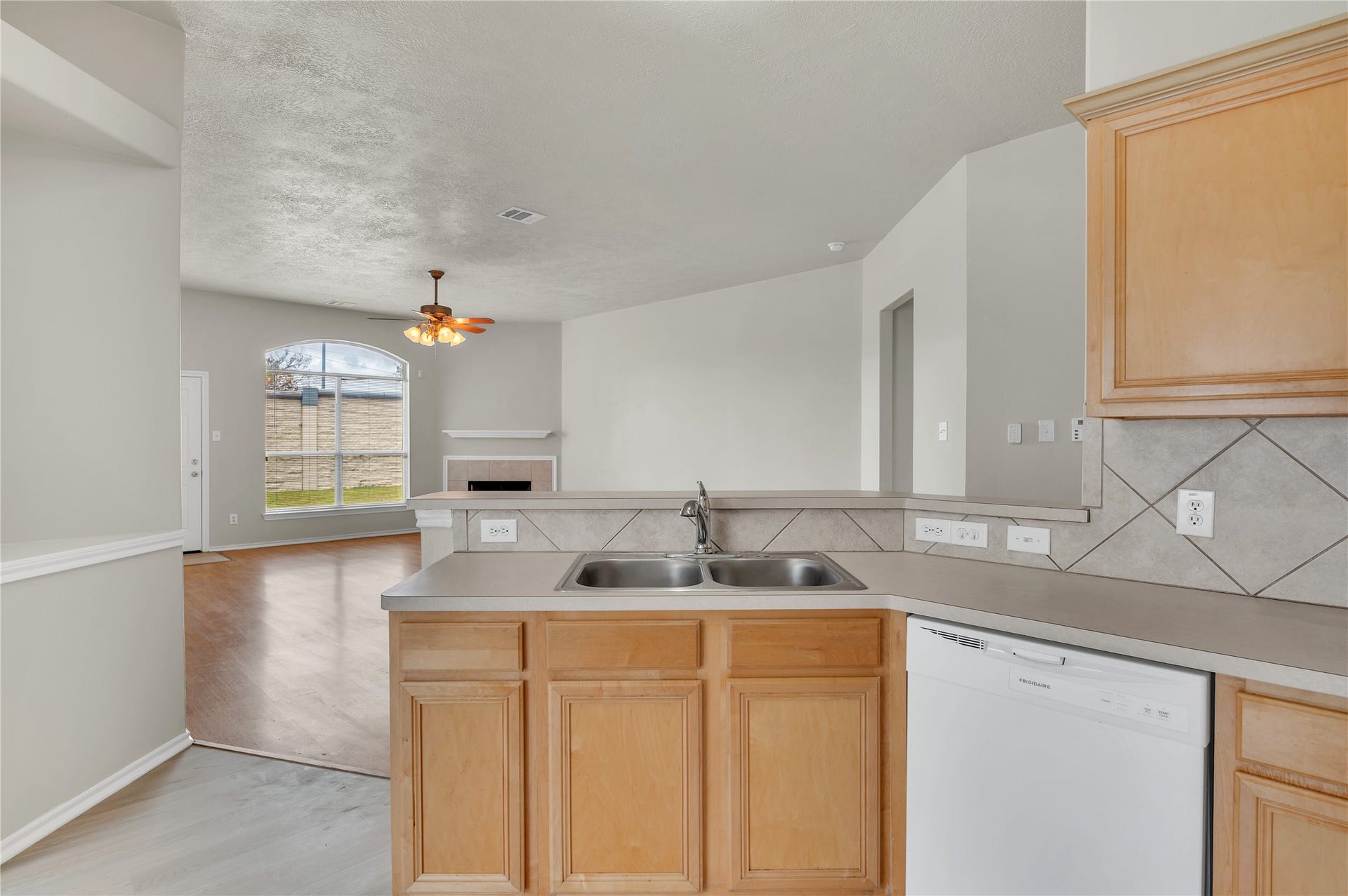 5010 Blanco Drive, Pearland, TX 77584 5010 Blanco Drive, Pearland, TX 77584