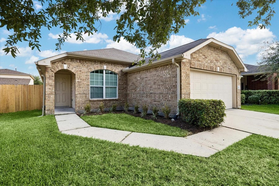 Property photo for 1523 Blossom Lane, Baytown, TX