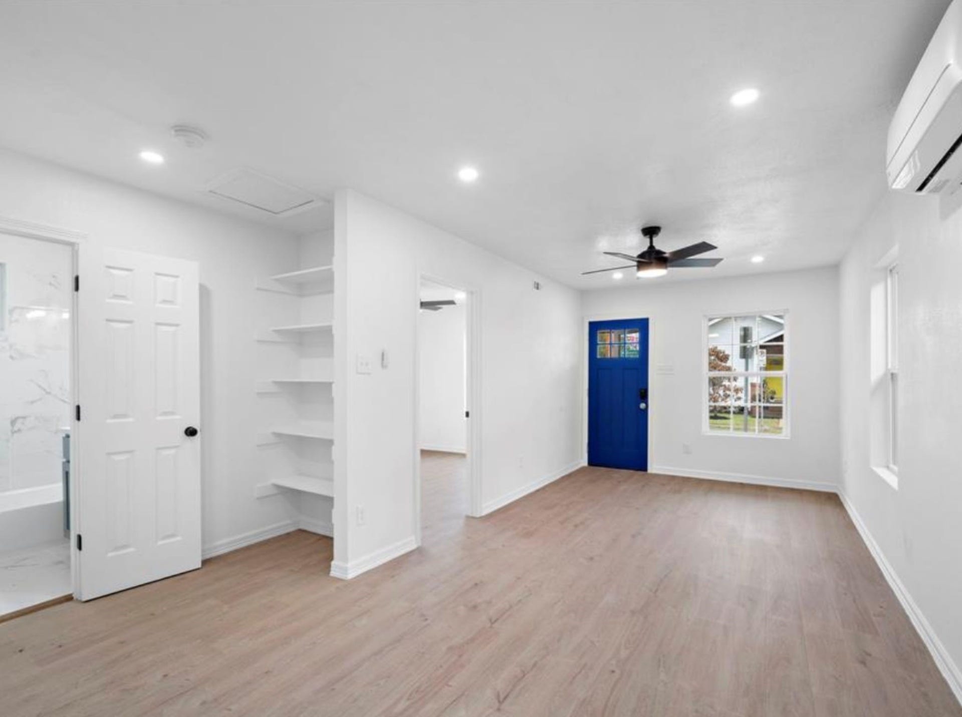 2312 Lucinda Street, Houston, TX 77004 Additional living area view showing the entry and layout.