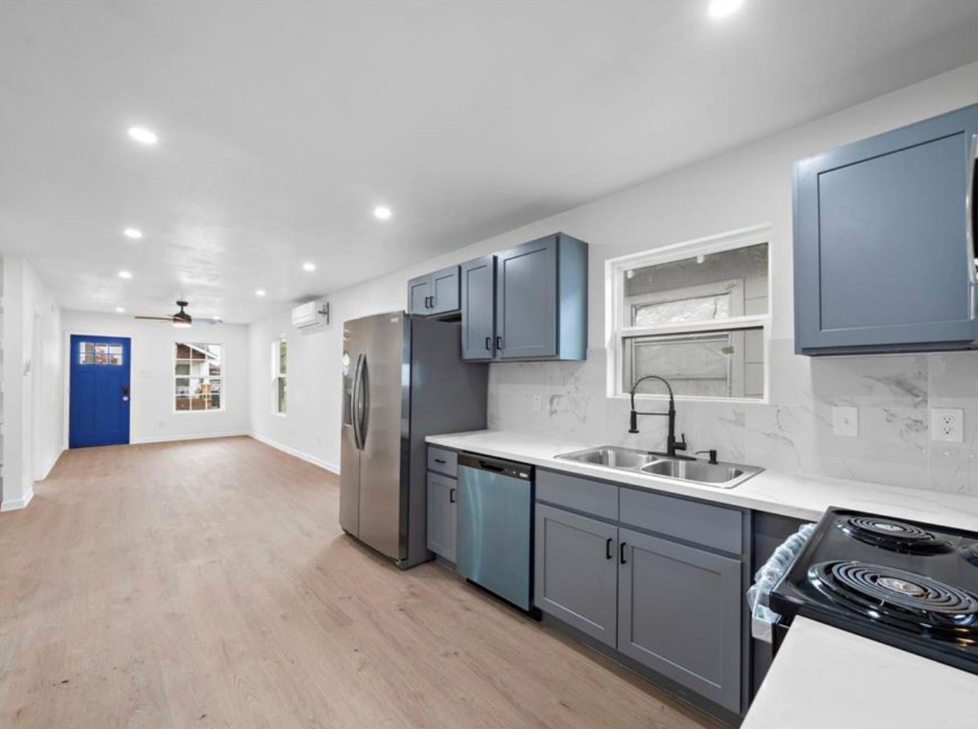 2312 Lucinda Street, Houston, TX 77004 Open kitchen overlooking the living area.