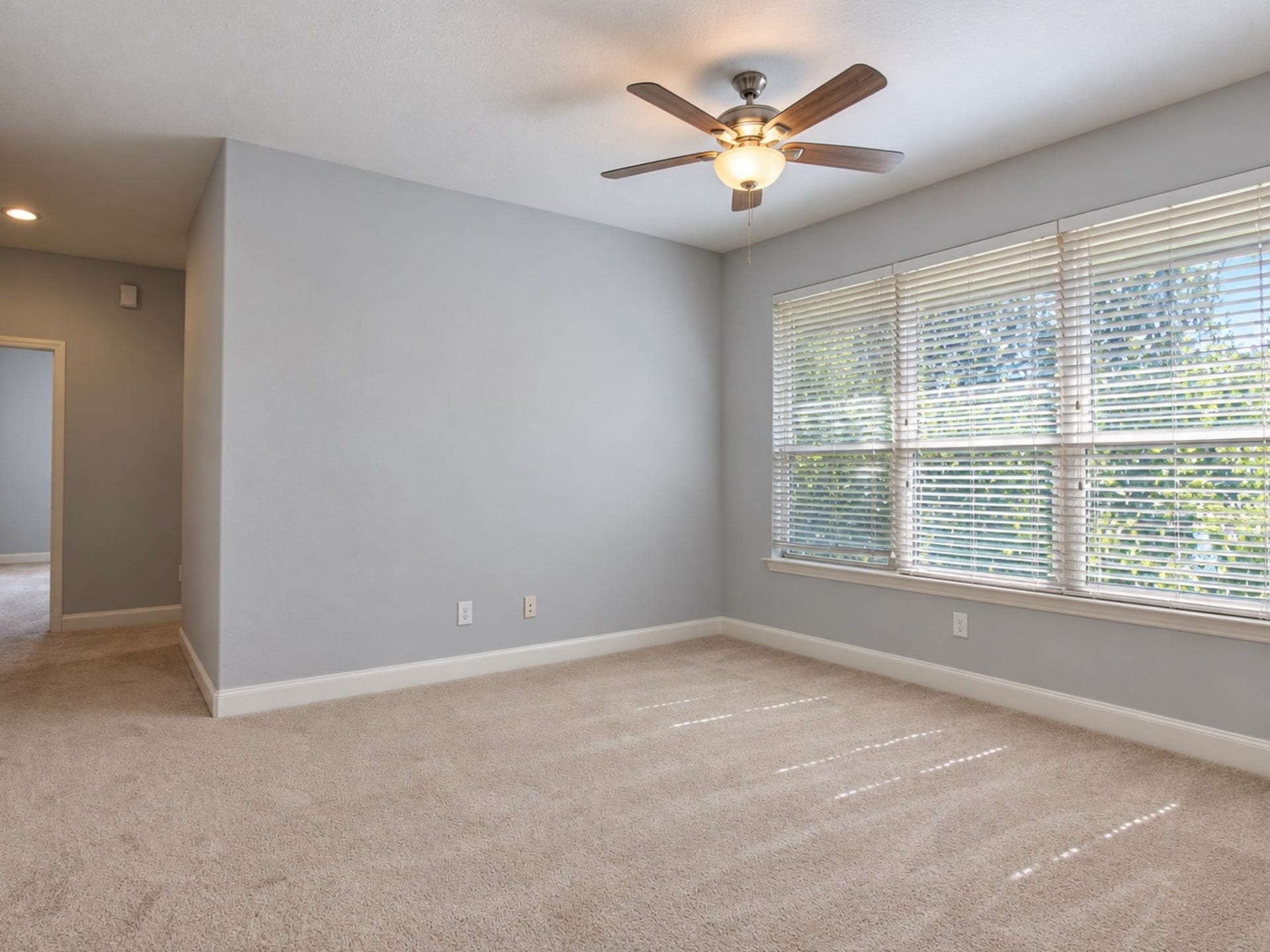 409 Via Regatta Drive, Webster, TX 77598