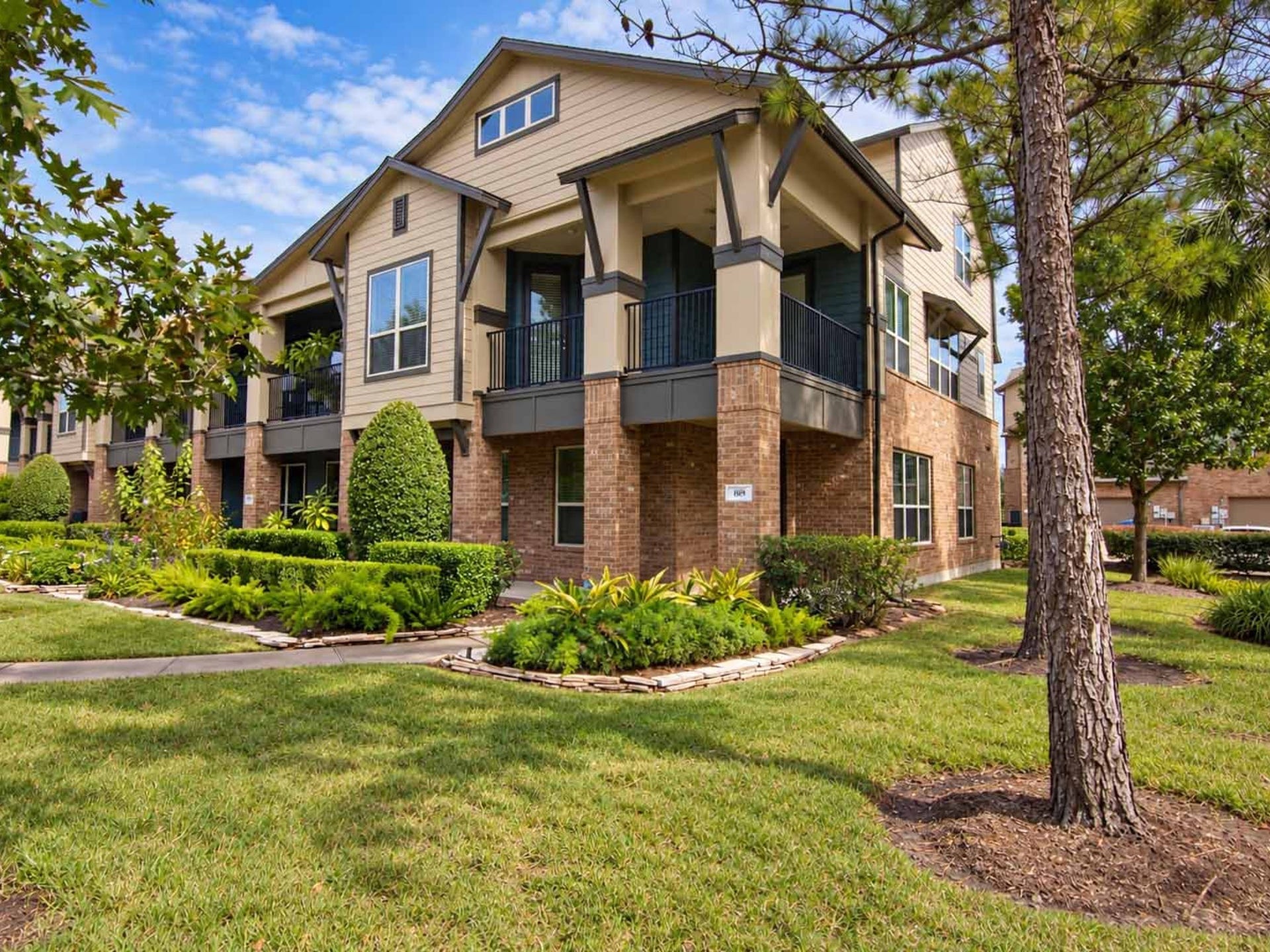 409 Via Regatta Drive, Webster, TX 77598