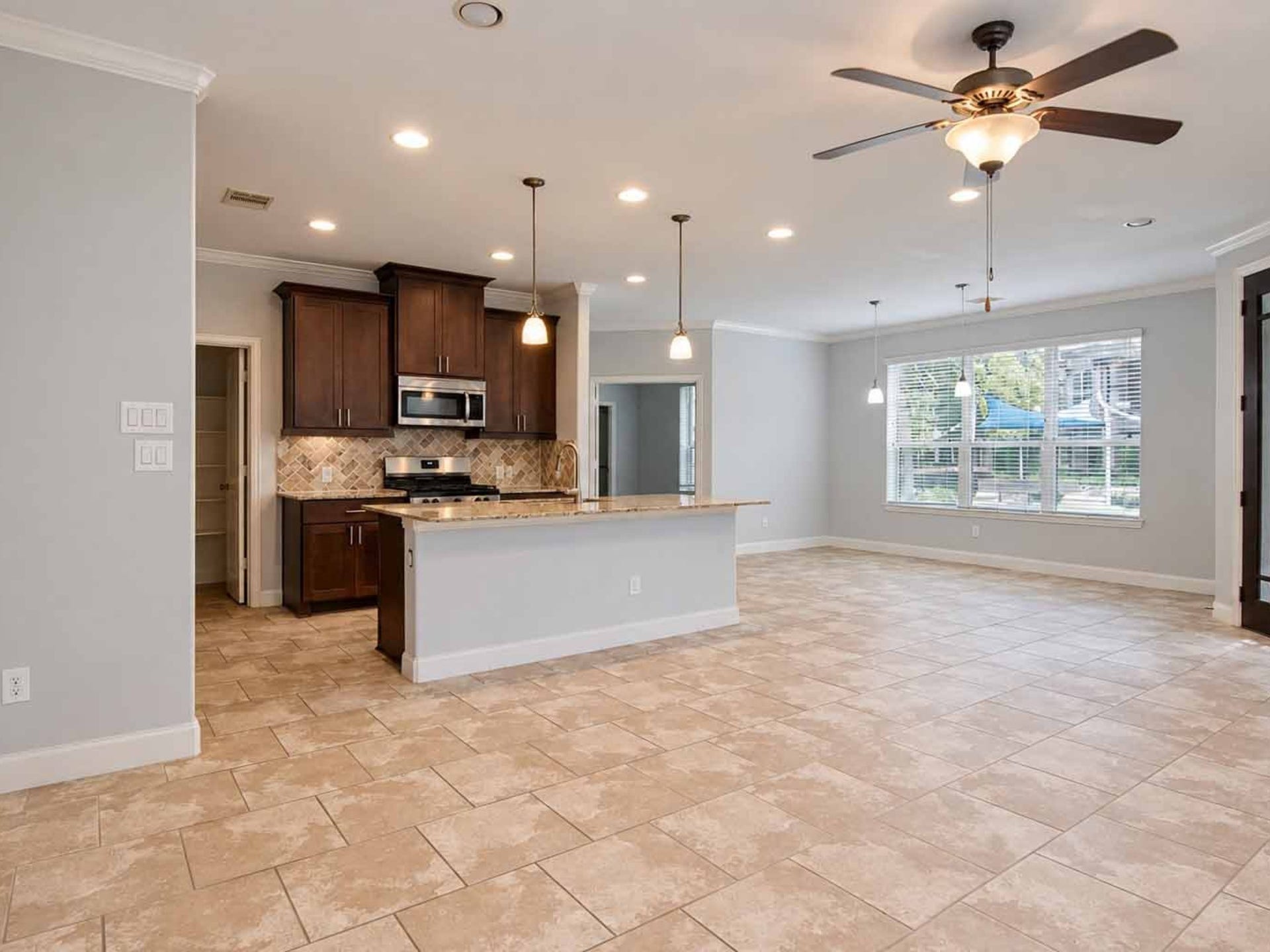409 Via Regatta Drive, Webster, TX 77598