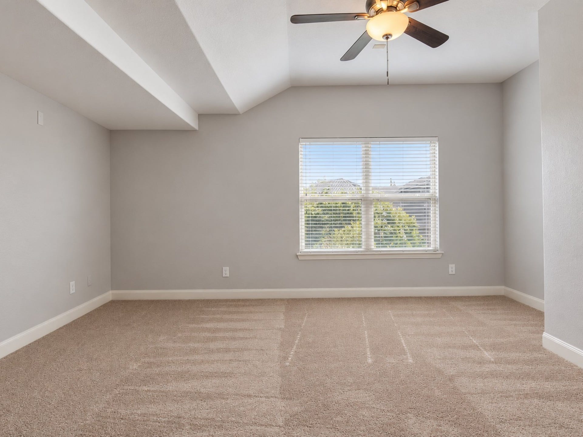 409 Via Regatta Drive, Webster, TX 77598