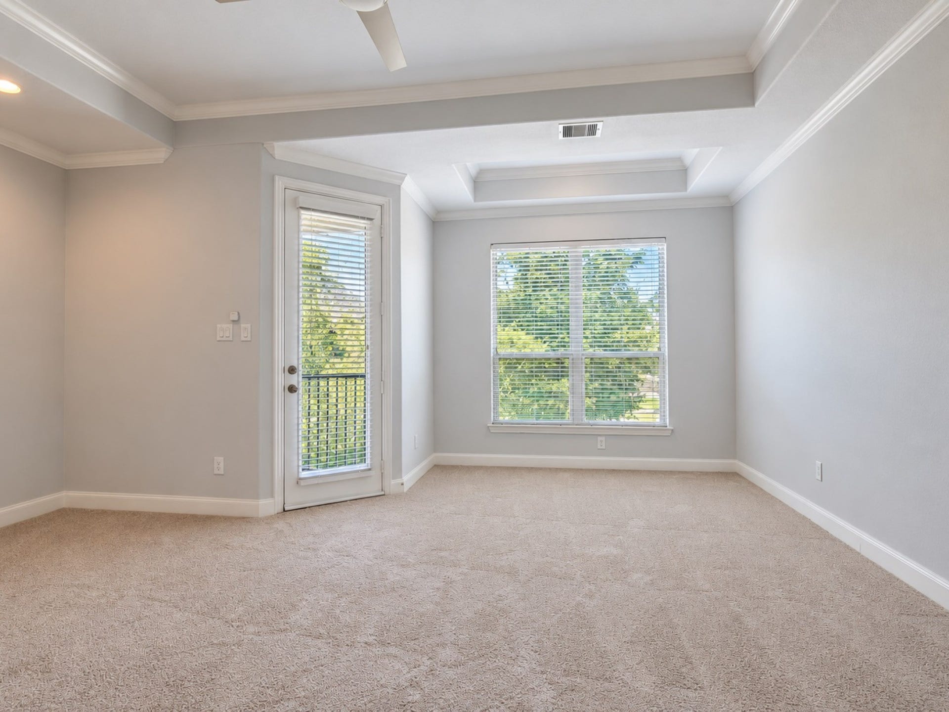 409 Via Regatta Drive, Webster, TX 77598