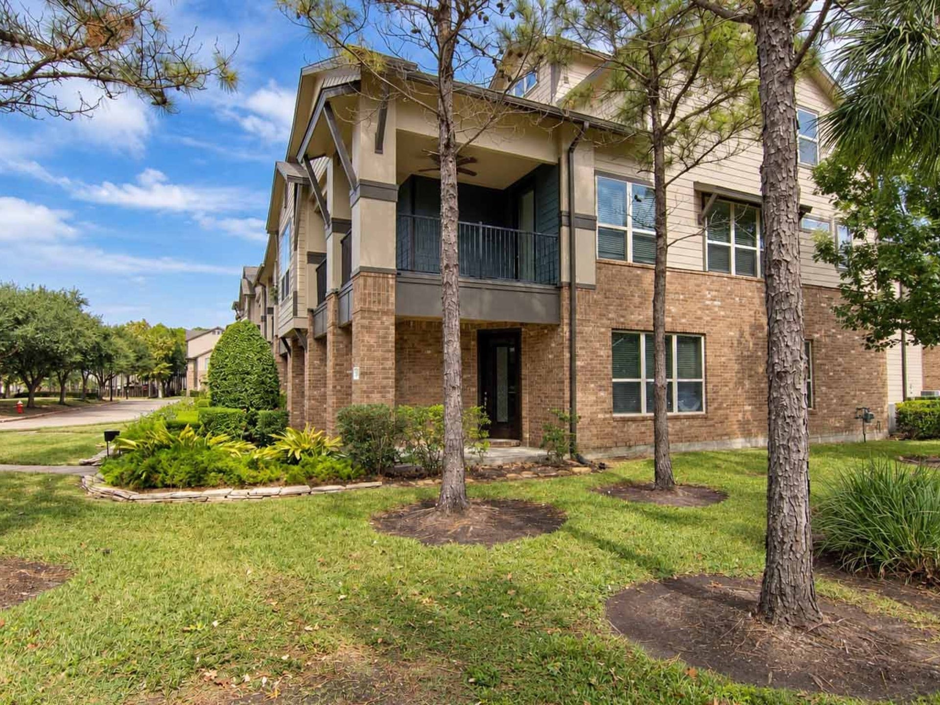 409 Via Regatta Drive, Webster, TX 77598