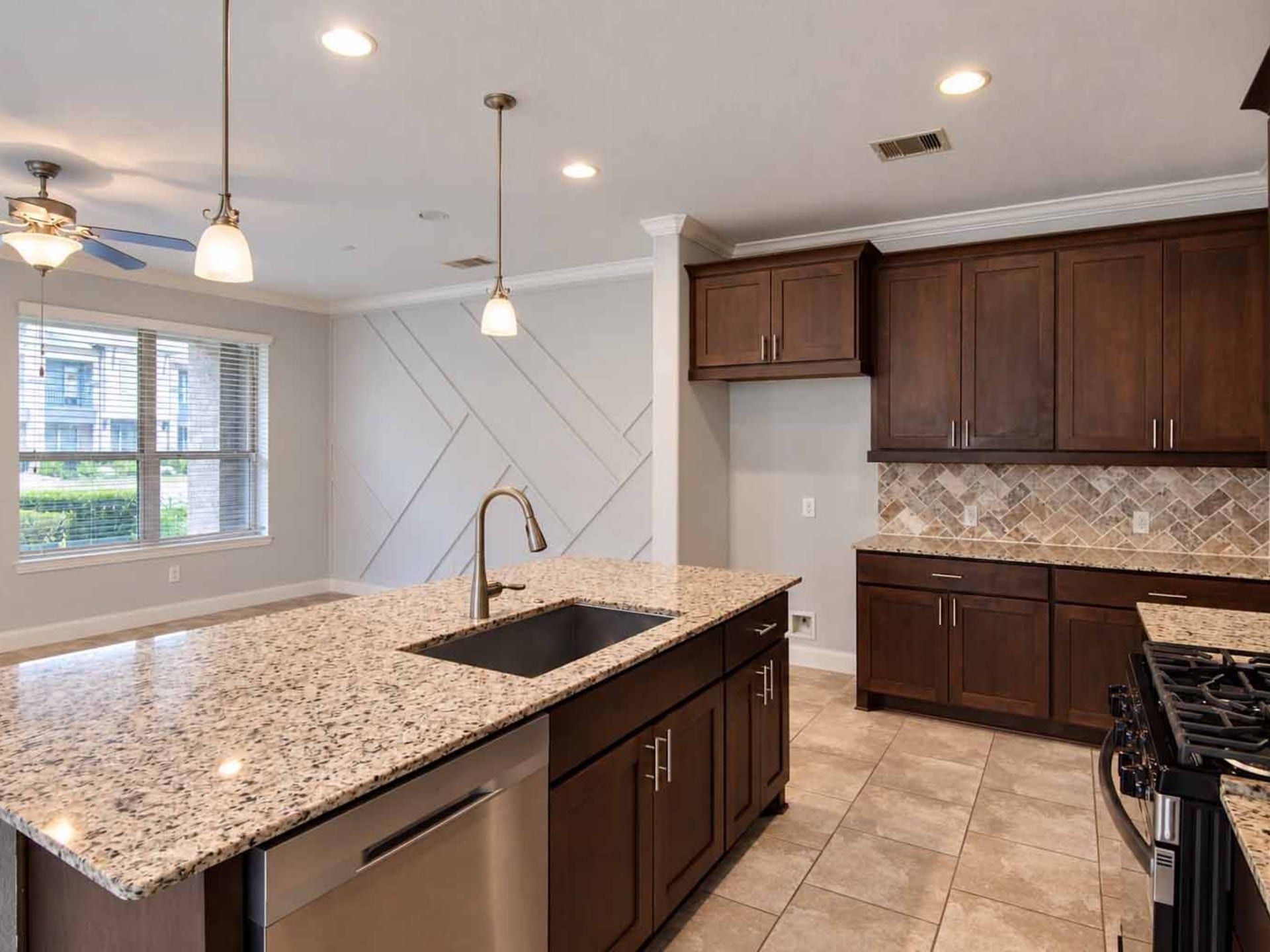 409 Via Regatta Drive, Webster, TX 77598