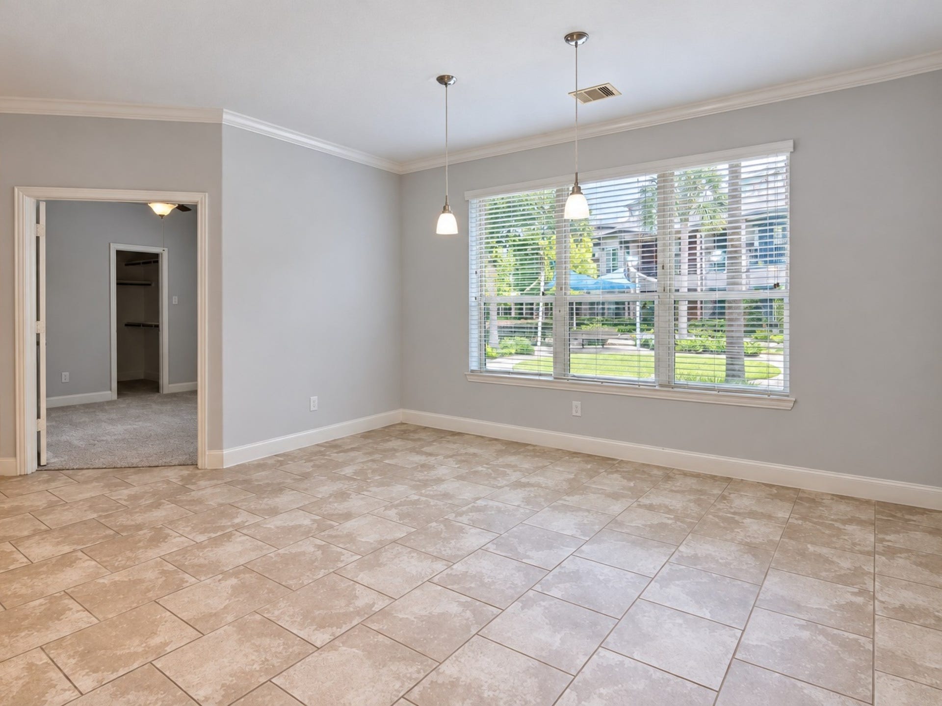 409 Via Regatta Drive, Webster, TX 77598